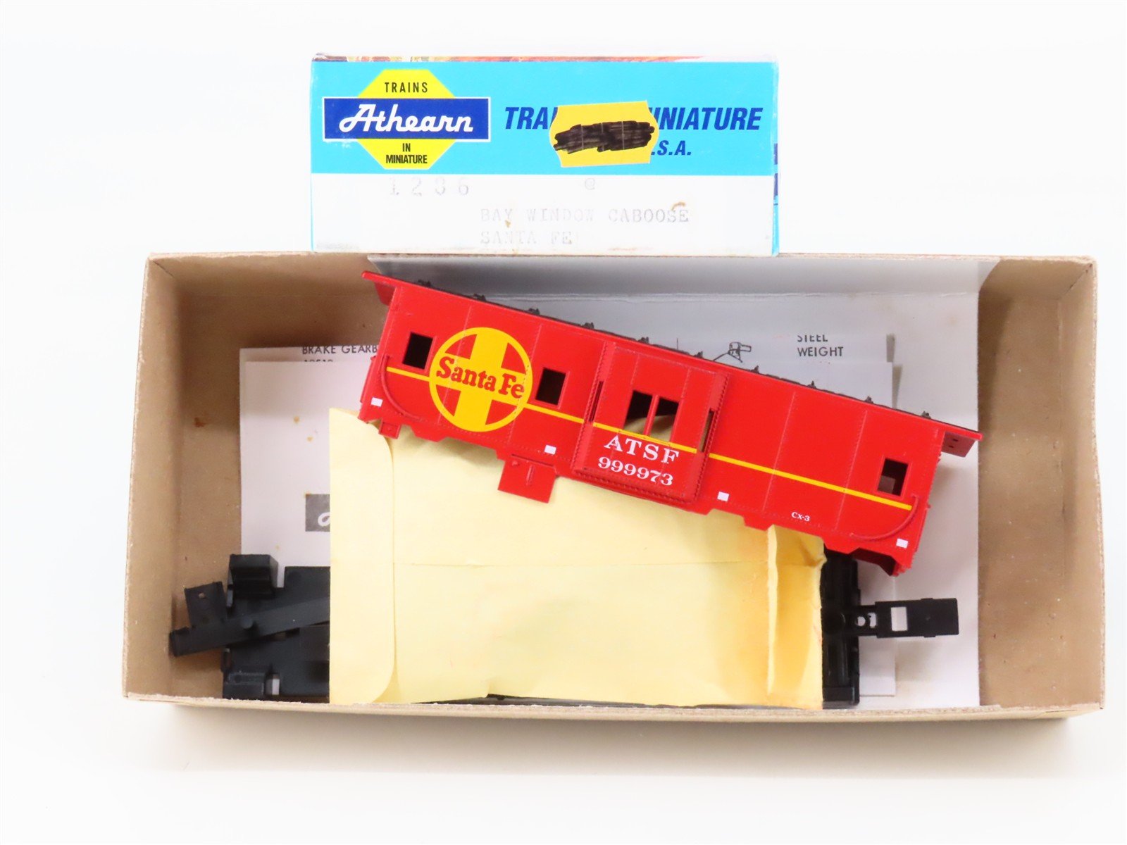 HO Scale Athearn Kit 1286 ATSF Santa Fe Railroad Bay Window Caboose #999973