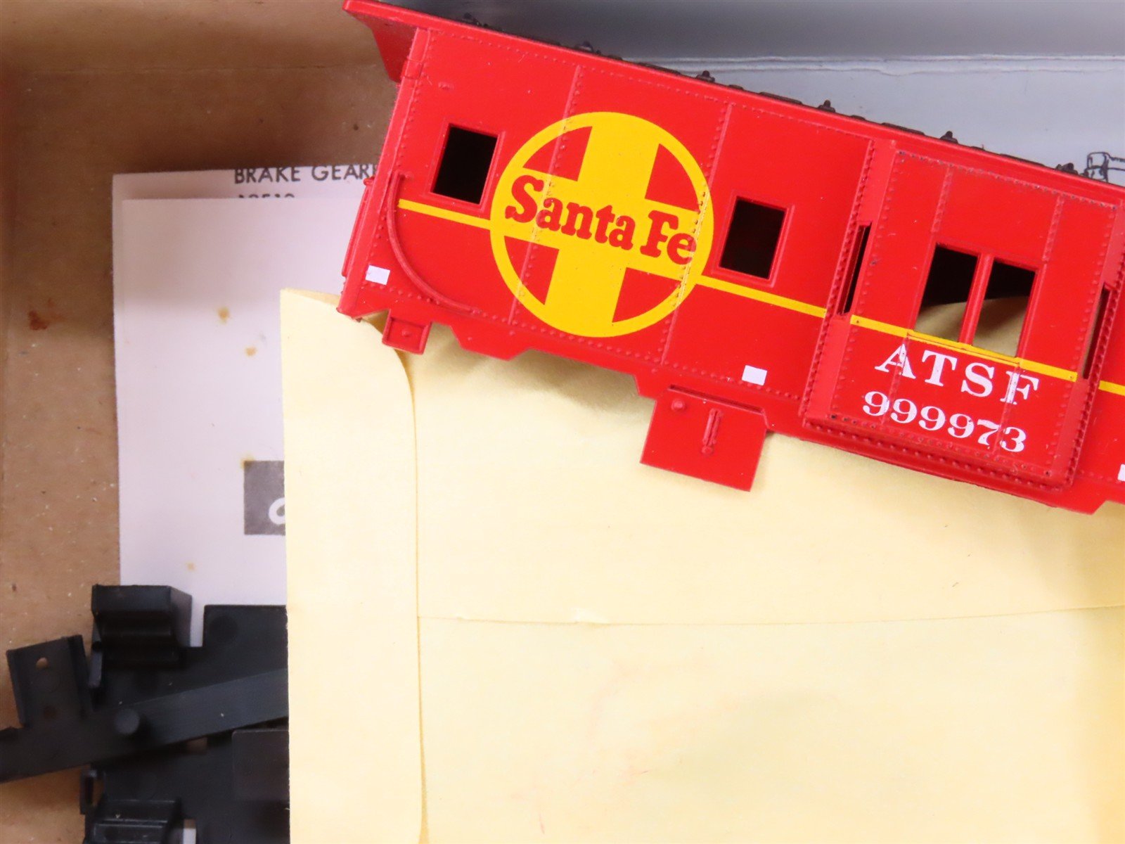 HO Scale Athearn Kit 1286 ATSF Santa Fe Railroad Bay Window Caboose #999973