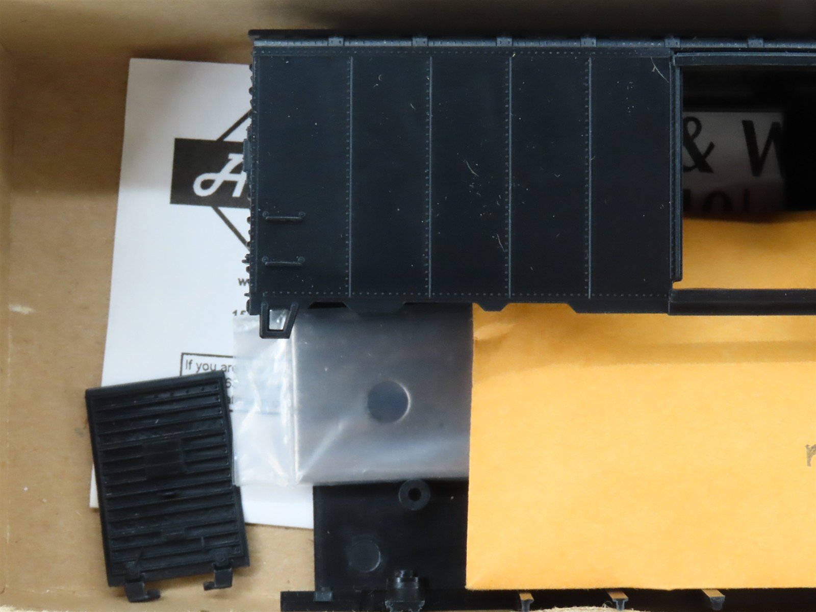 HO Scale Athearn Kit 1200 Undecorated 40' Single Door Box Car