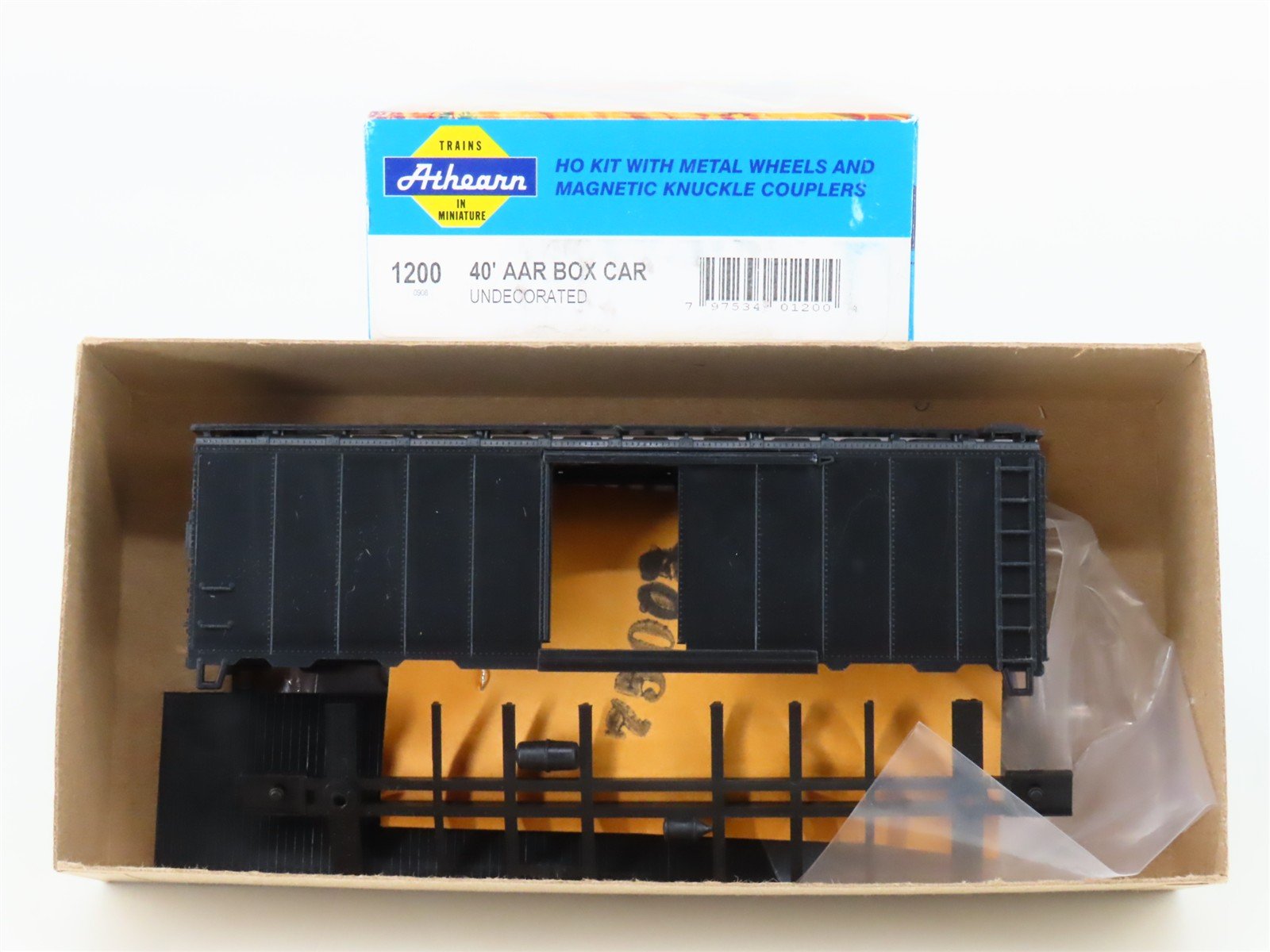 HO Scale Athearn Kit 1200 Undecorated 40' Single Door Box Car