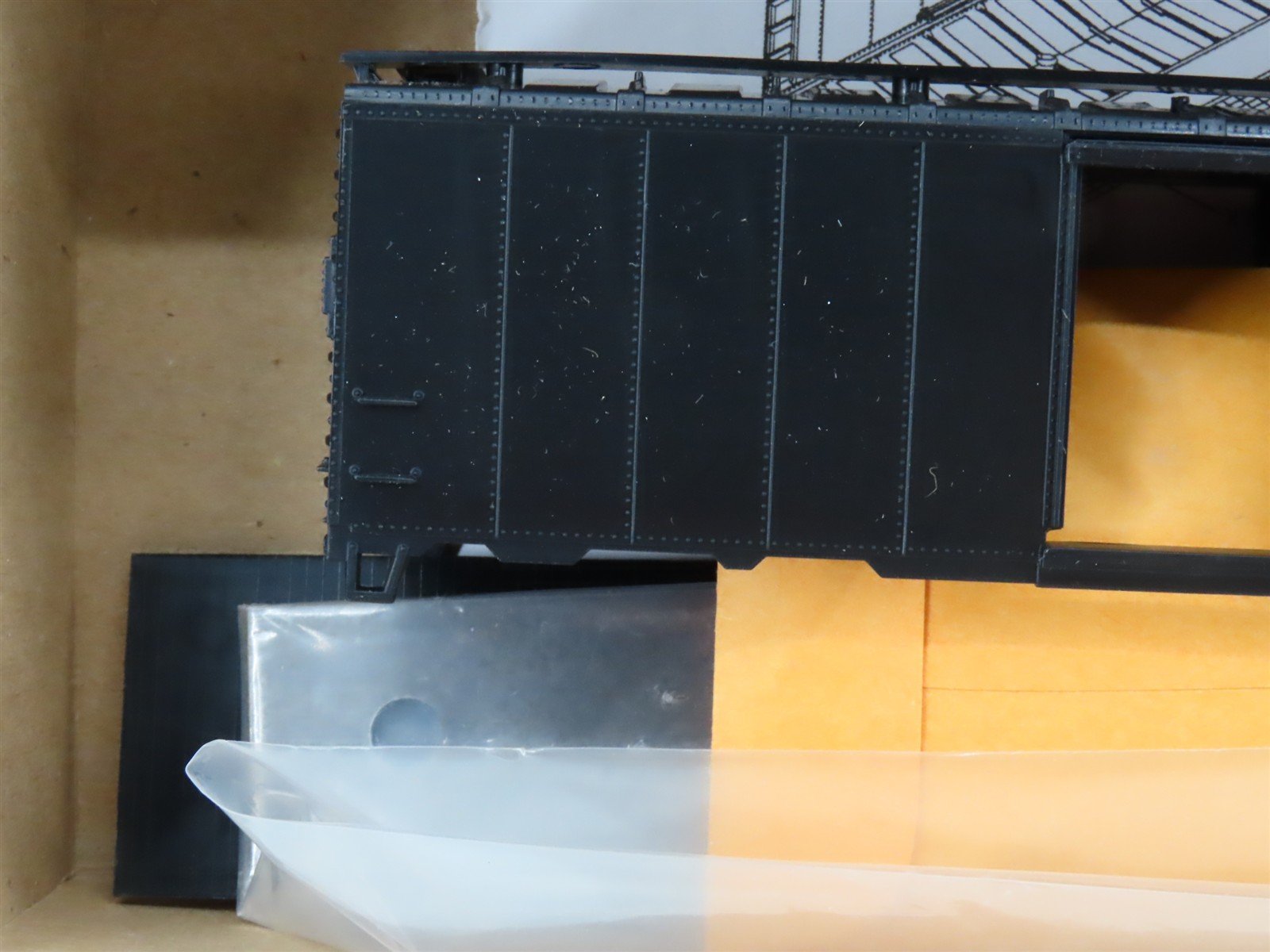HO Scale Athearn Kit 1200 Undecorated 40' Single Door Box Car