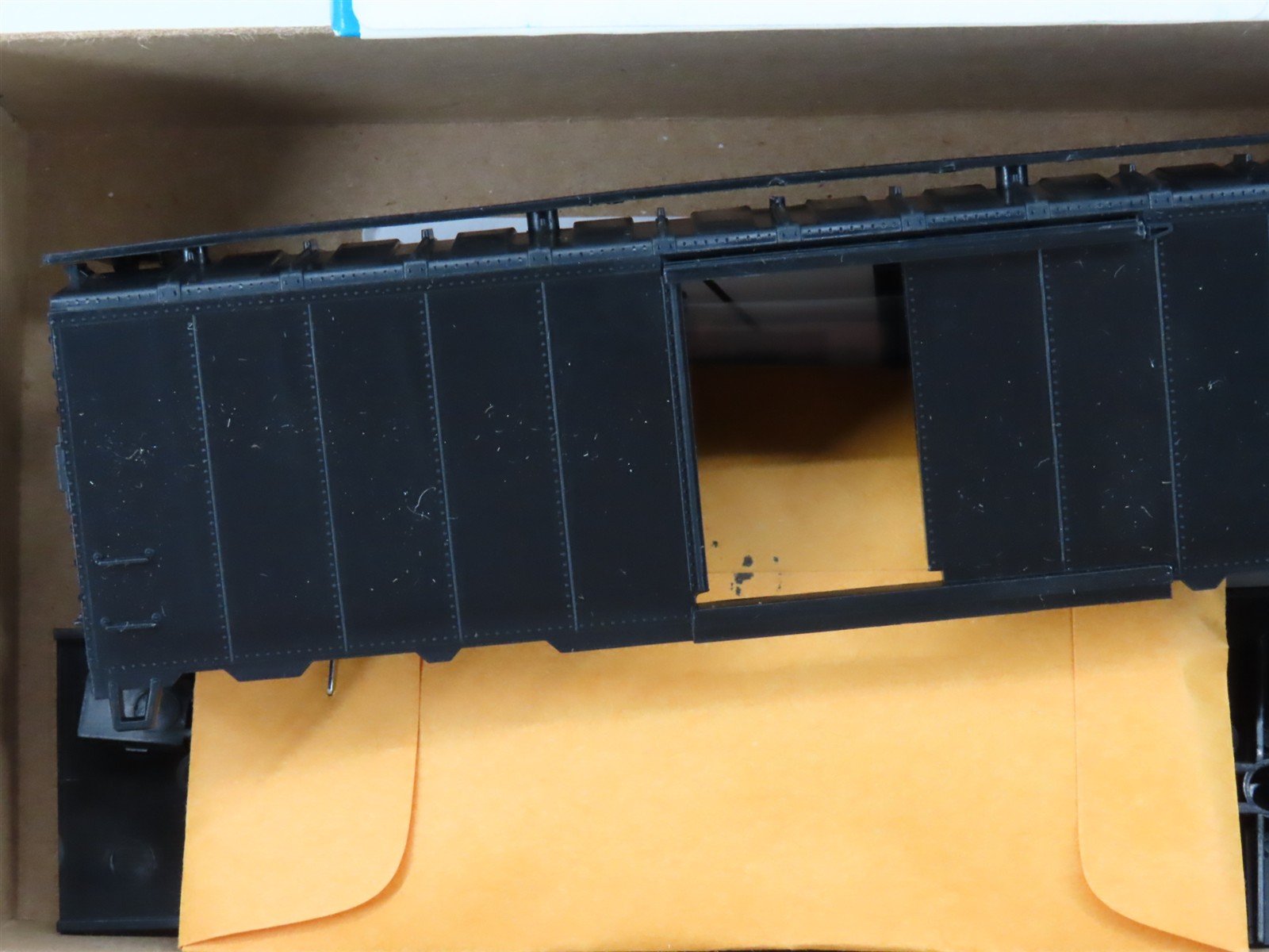 HO Scale Athearn Kit 1200 Undecorated 40' Single Door Box Car