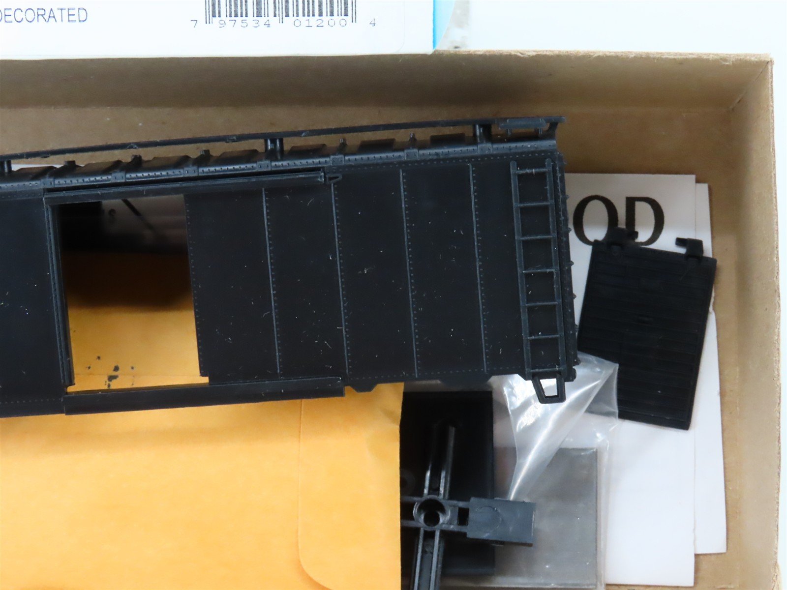 HO Scale Athearn Kit 1200 Undecorated 40' Single Door Box Car