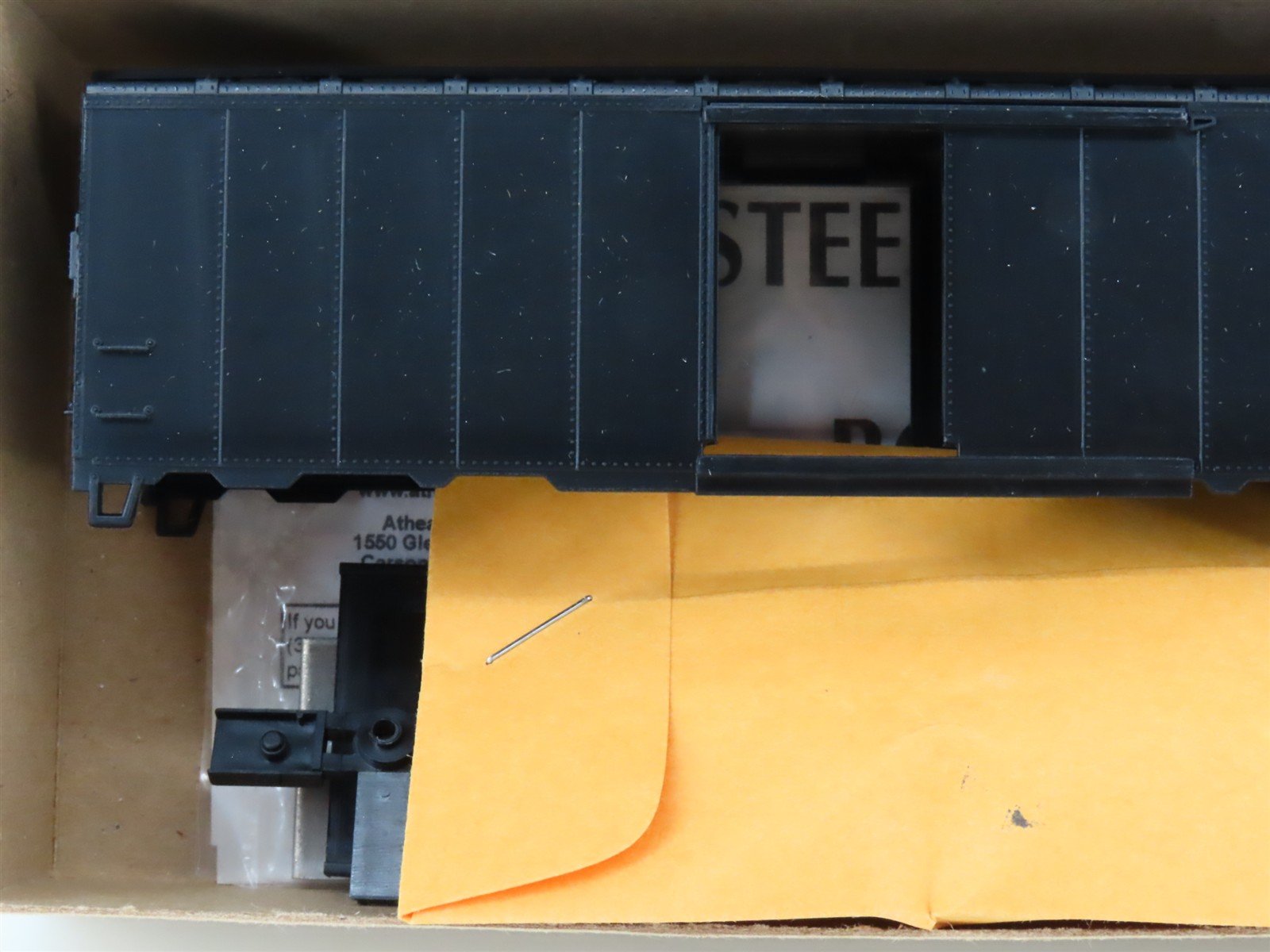 HO Scale Athearn Kit 1200 Undecorated 40' Single Door Box Car