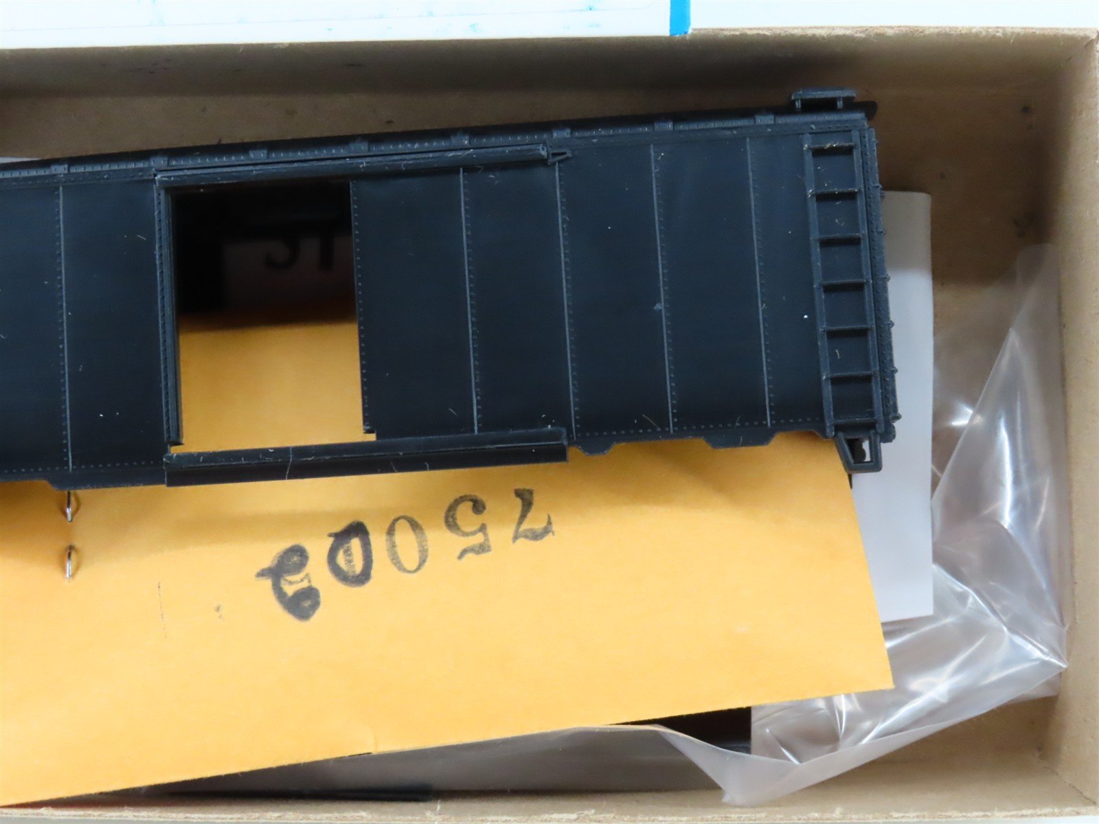 HO Scale Athearn Kit 1200 Undecorated 40' Single Door Box Car