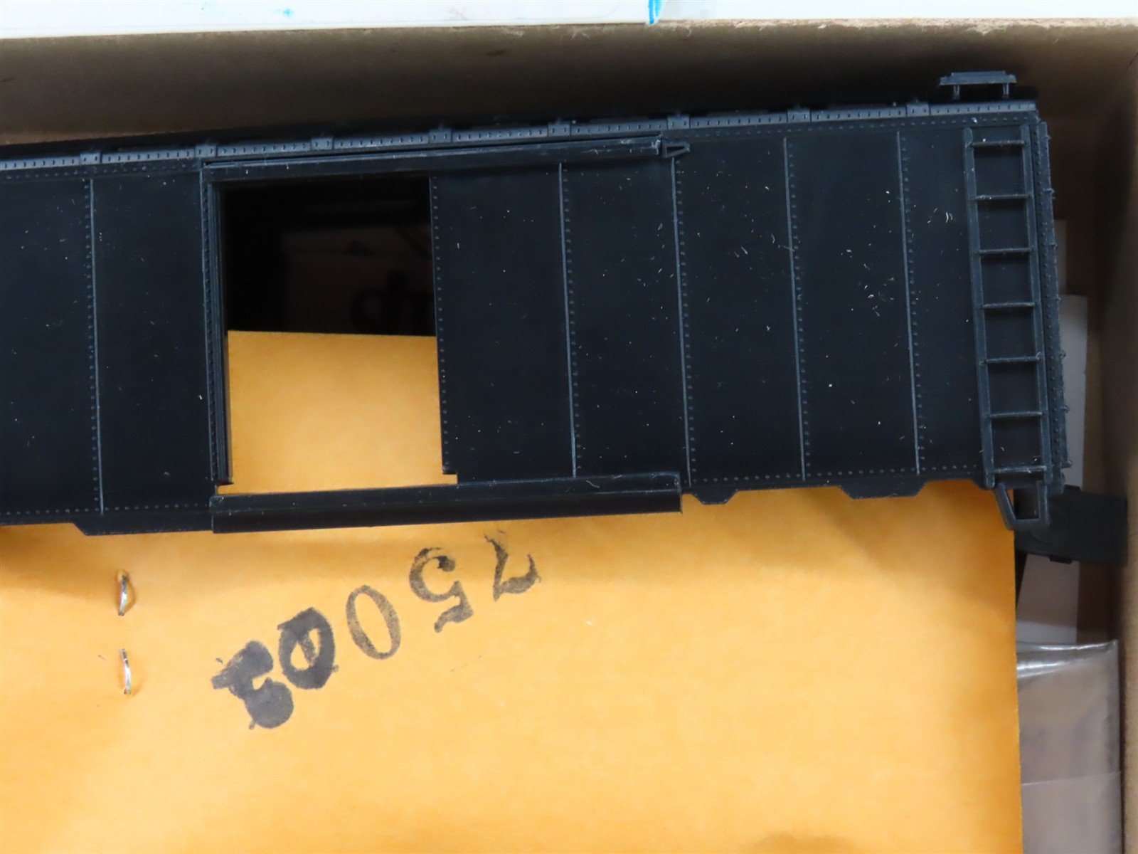 HO Scale Athearn Kit 1200 Undecorated 40' Single Door Box Car