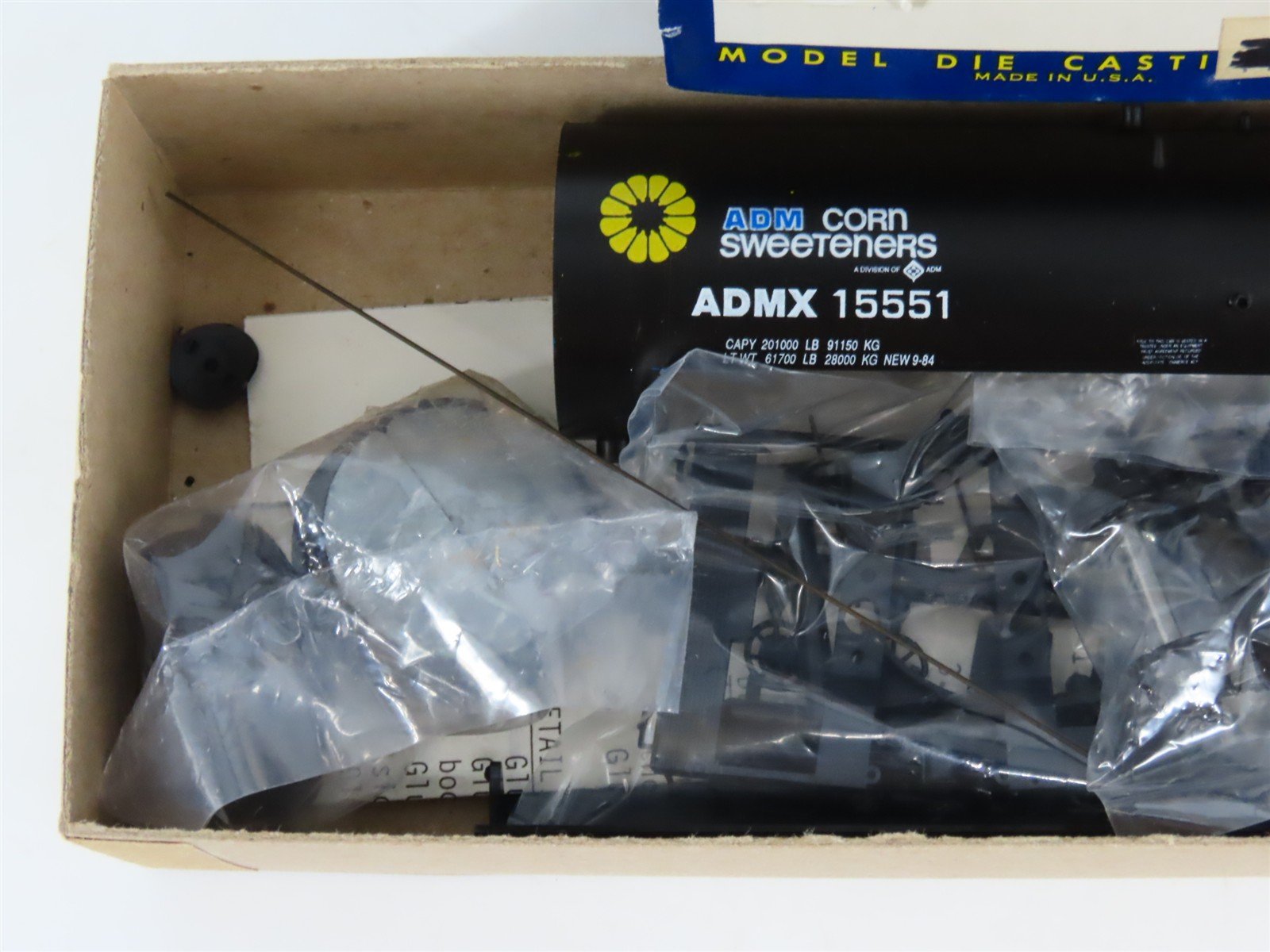 HO Scale Roundhouse Kit 3248 ADMX ADM Corn Sweeteners 50' Tank Car #15551