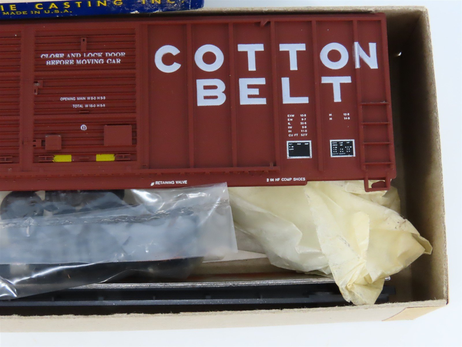 HO Scale Roundhouse Kit 1985 SSW Cotton Belt 50' Double Door Box Car #61798