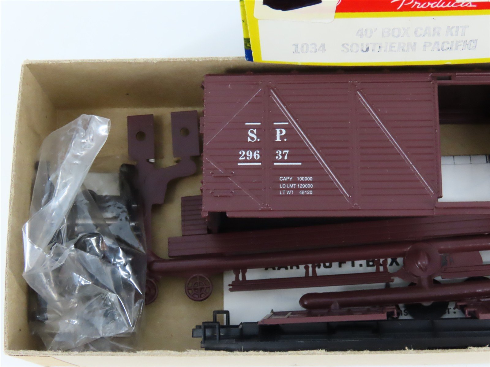 HO Scale Roundhouse Kit 1034 SP Southern Pacific Railroad 40' Box Car #29637