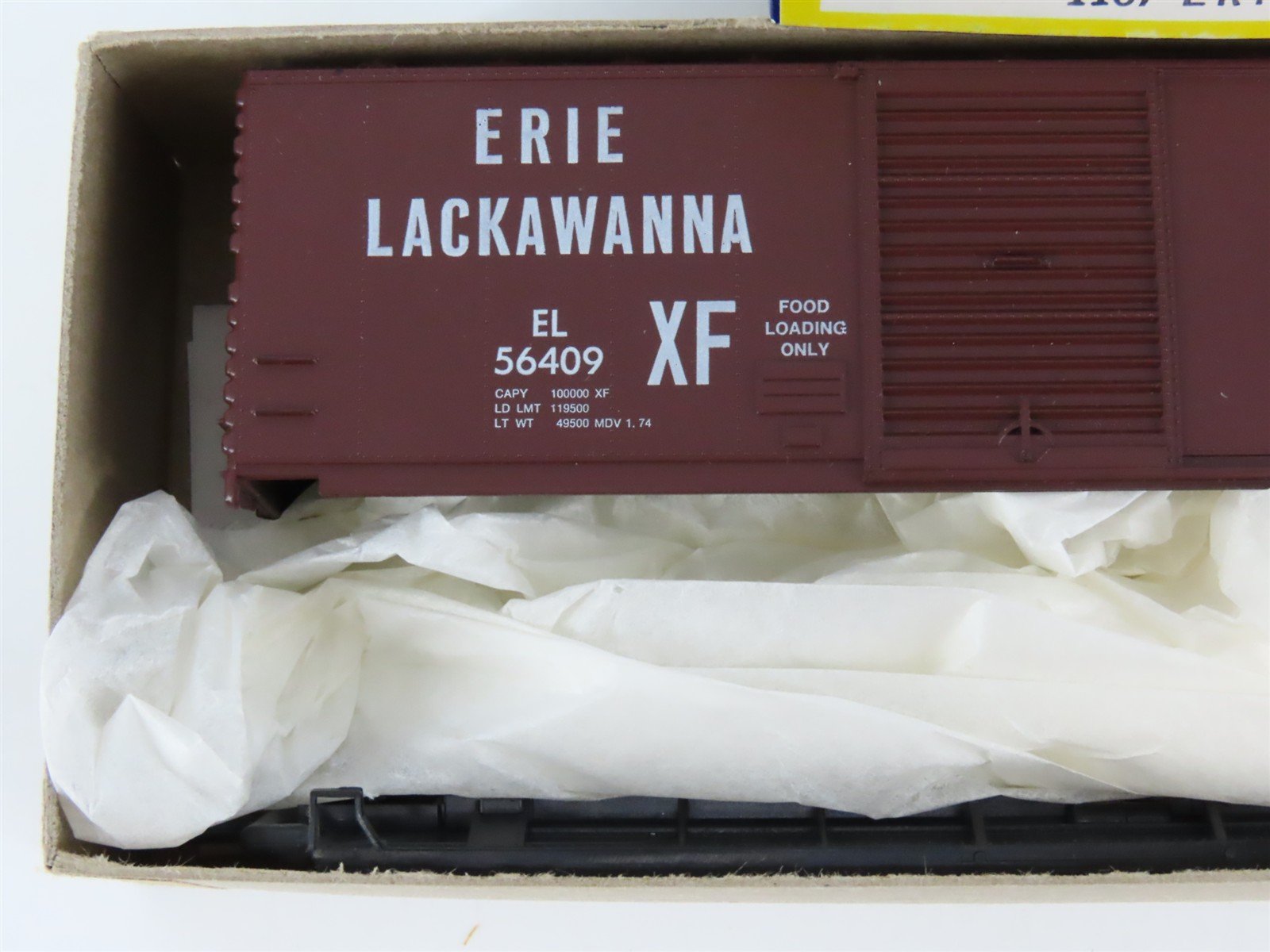HO Scale Roundhouse Kit 1107 EL Erie Lackawanna 40' Single Door Box Car #56409