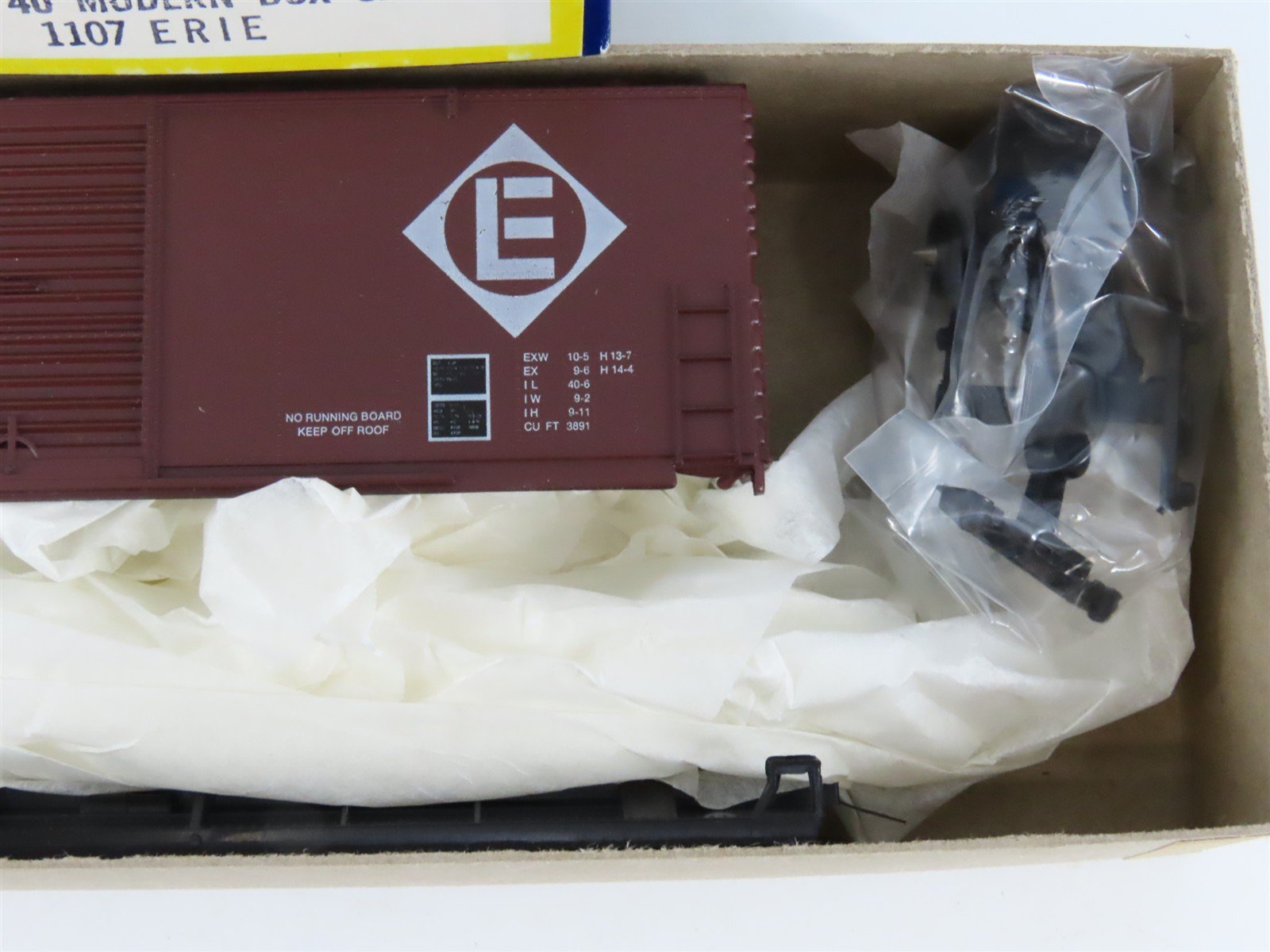 HO Scale Roundhouse Kit 1107 EL Erie Lackawanna 40' Single Door Box Car #56409