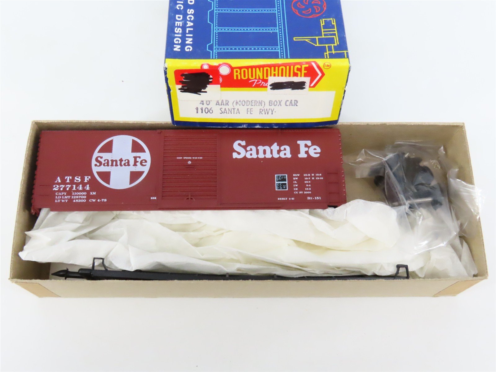 HO Scale Roundhouse Kit 1106 ATSF Santa Fe 40' Single Door Box Car #277144