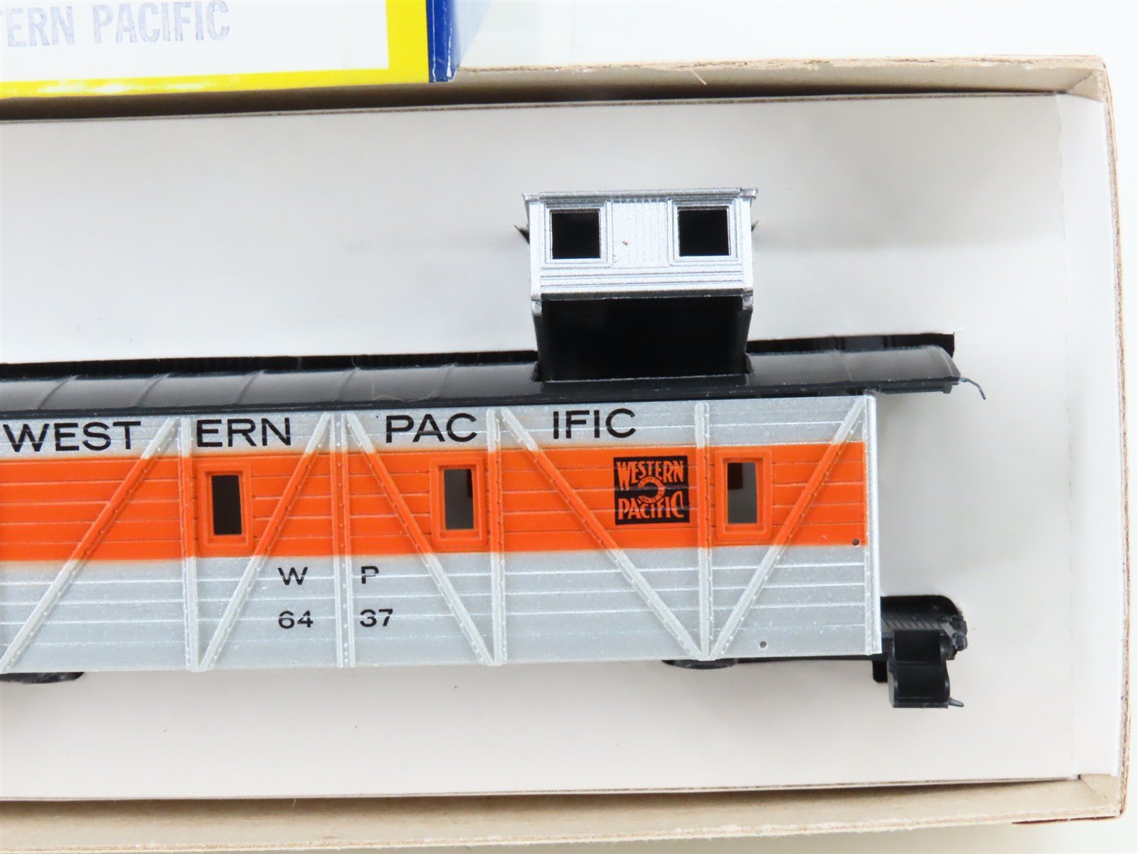 HO Scale Roundhouse Kit 3463 WP Western Pacific Railroad Old Timer Caboose #6437