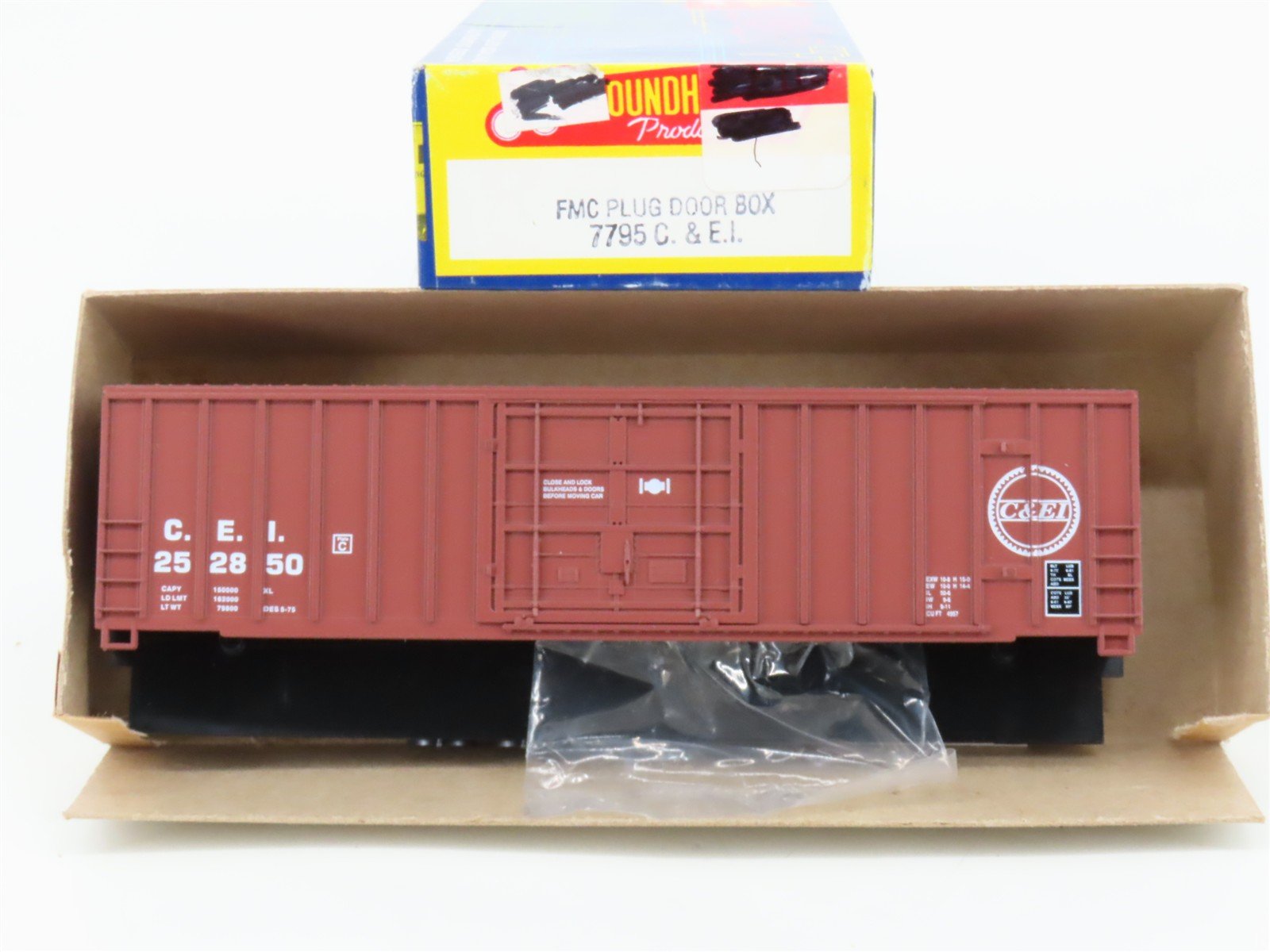 HO Roundhouse Kit 7795 C&EI Chicago & Eastern Illinois Plug Door Box Car #252850