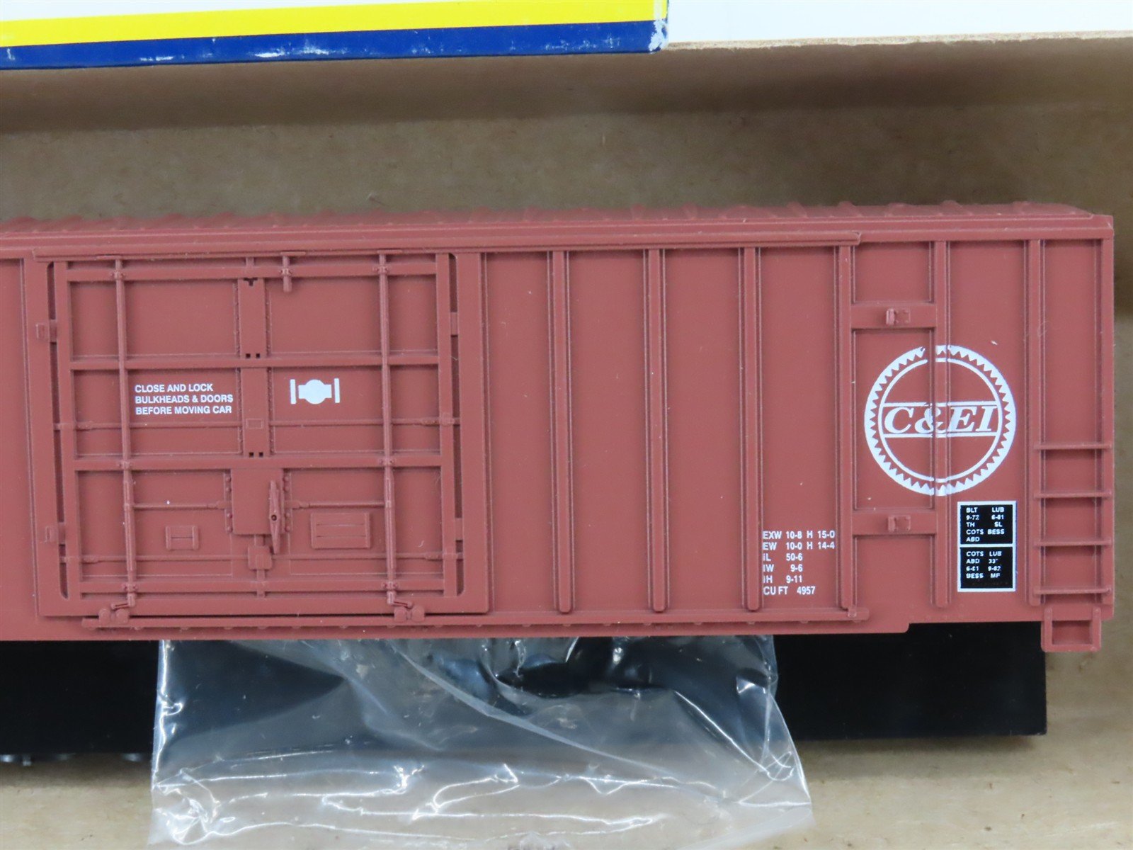 HO Roundhouse Kit 7795 C&EI Chicago & Eastern Illinois Plug Door Box Car #252850