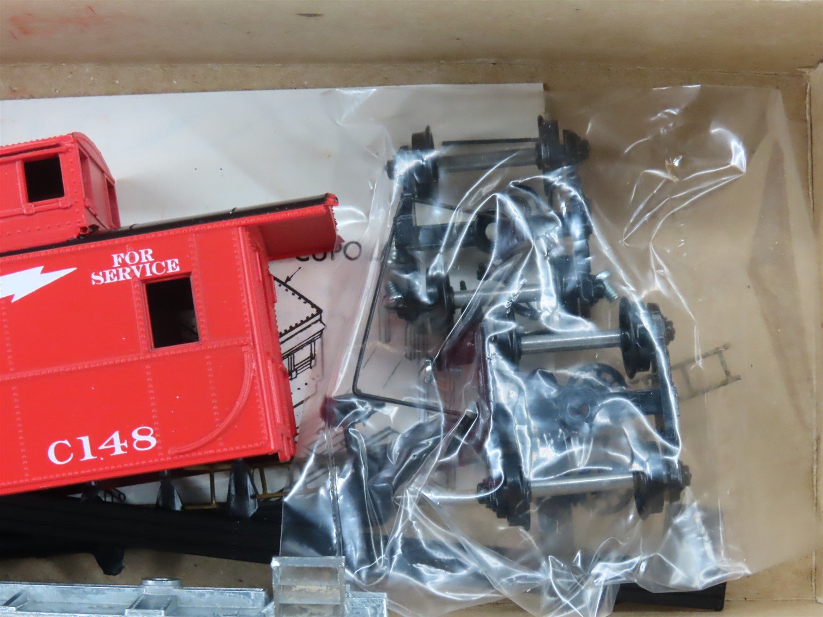 HO Scale Roundhouse Kit 3488 ERIE Railroad 4-Window Caboose #C148