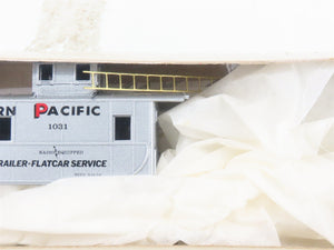 HO Scale Roundhouse Kit 3487 SP Southern Pacific Railroad Caboose #1031 - Sealed