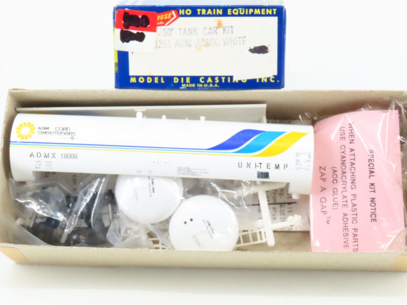 HO Scale Roundhouse Kit 3251 ADMX ADM Corn Sweeteners 50' Tank Car #18008