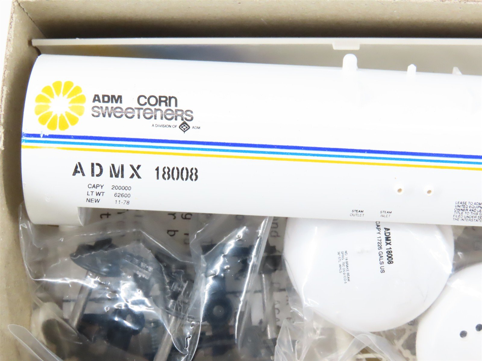 HO Scale Roundhouse Kit 3251 ADMX ADM Corn Sweeteners 50' Tank Car #18008