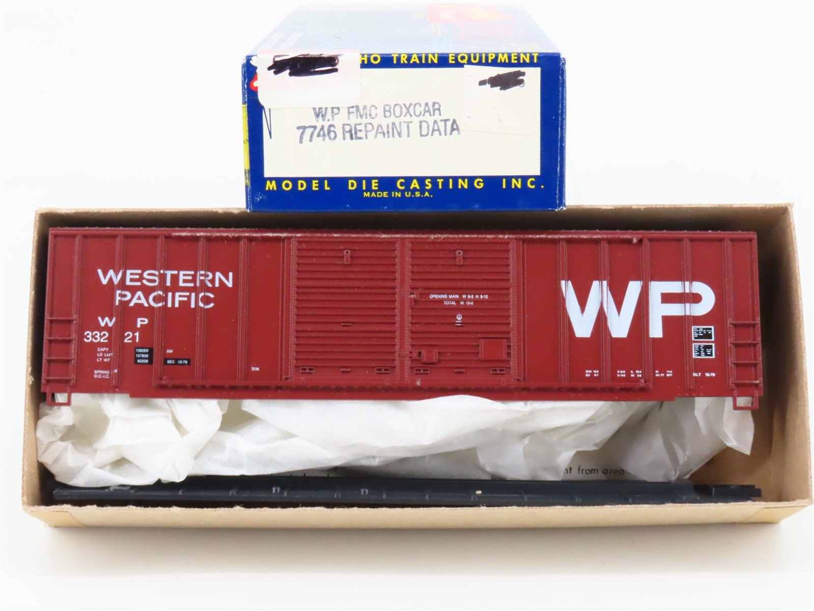 HO Scale Roundhouse Kit 7746 WP Western Pacific Double Door Box Car #33221