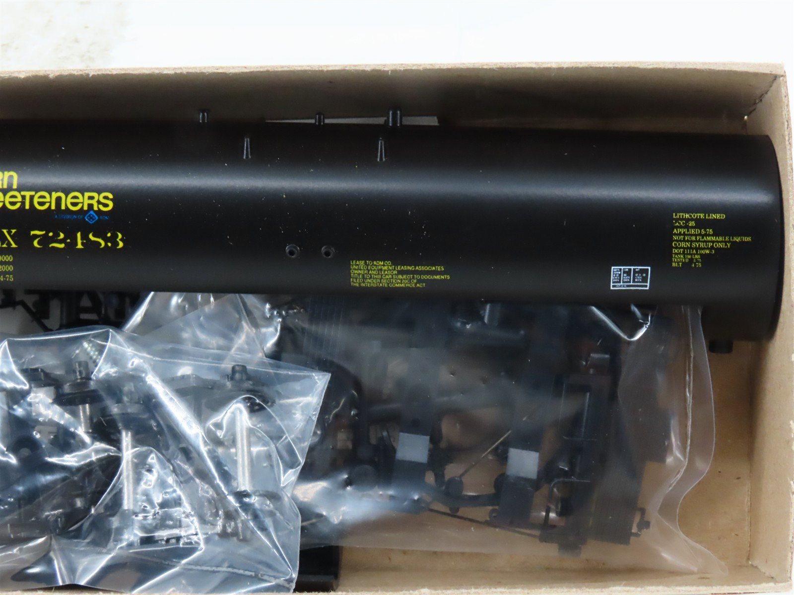 HO Scale Roundhouse Kit 3249 UTLX ADM Corn Sweeteners 50' Tank Car #72483