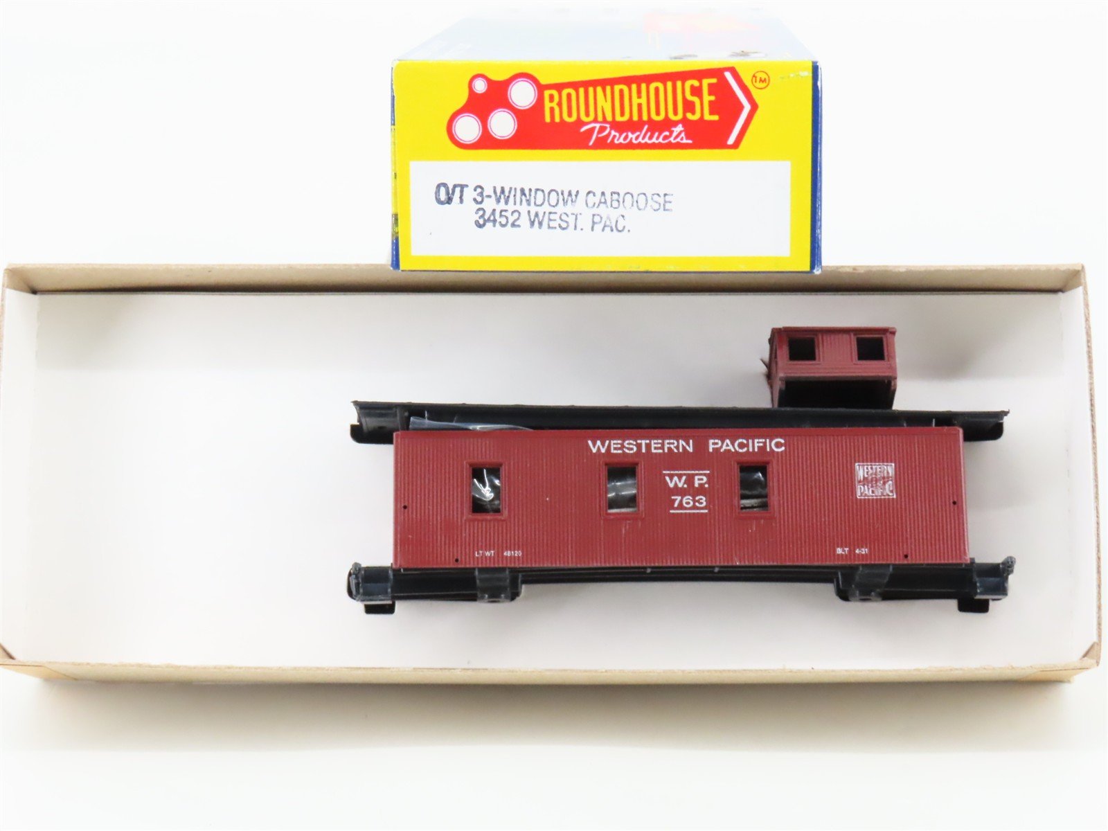 HO Scale Roundhouse Kit 3452 WP Western Pacific Railroad 3-Window Caboose #763