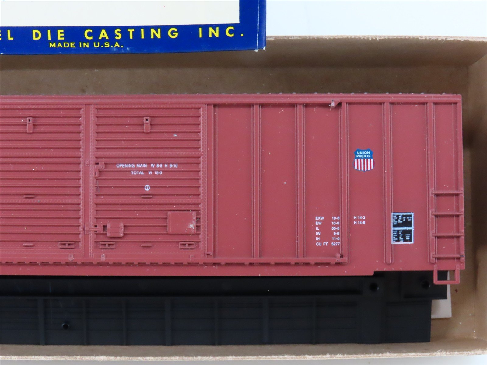 HO Scale Roundhouse Kit 7747 WP Western Pacific Double Door Box Car #38222