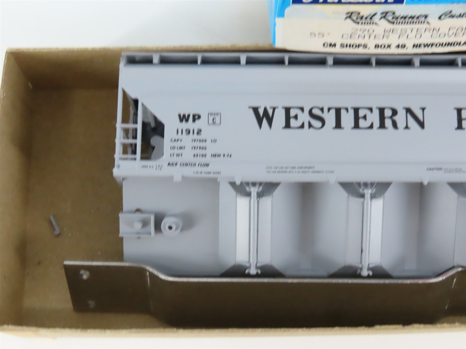 HO Scale Athearn Rail Runner Kit 290 WP Western Pacific 4-Bay 55' Hopper #11912
