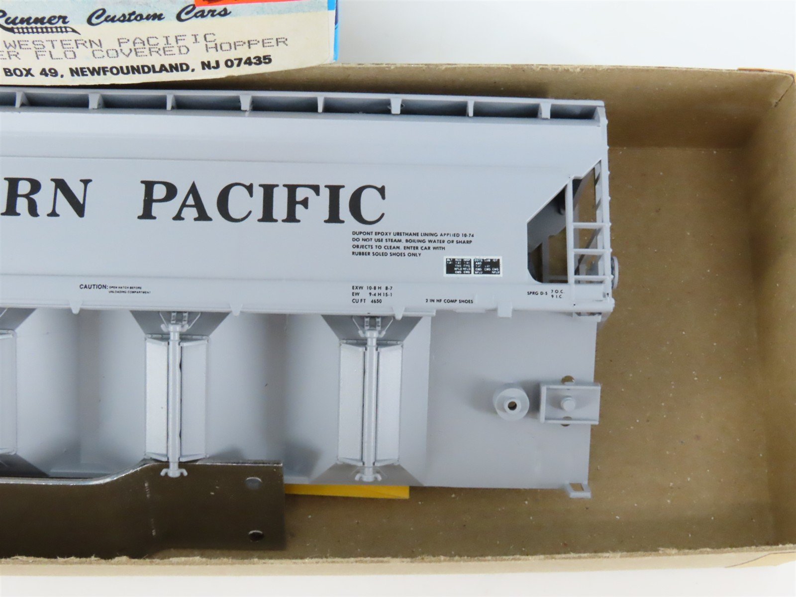 HO Scale Athearn Rail Runner Kit 290 WP Western Pacific 4-Bay 55' Hopper #11912