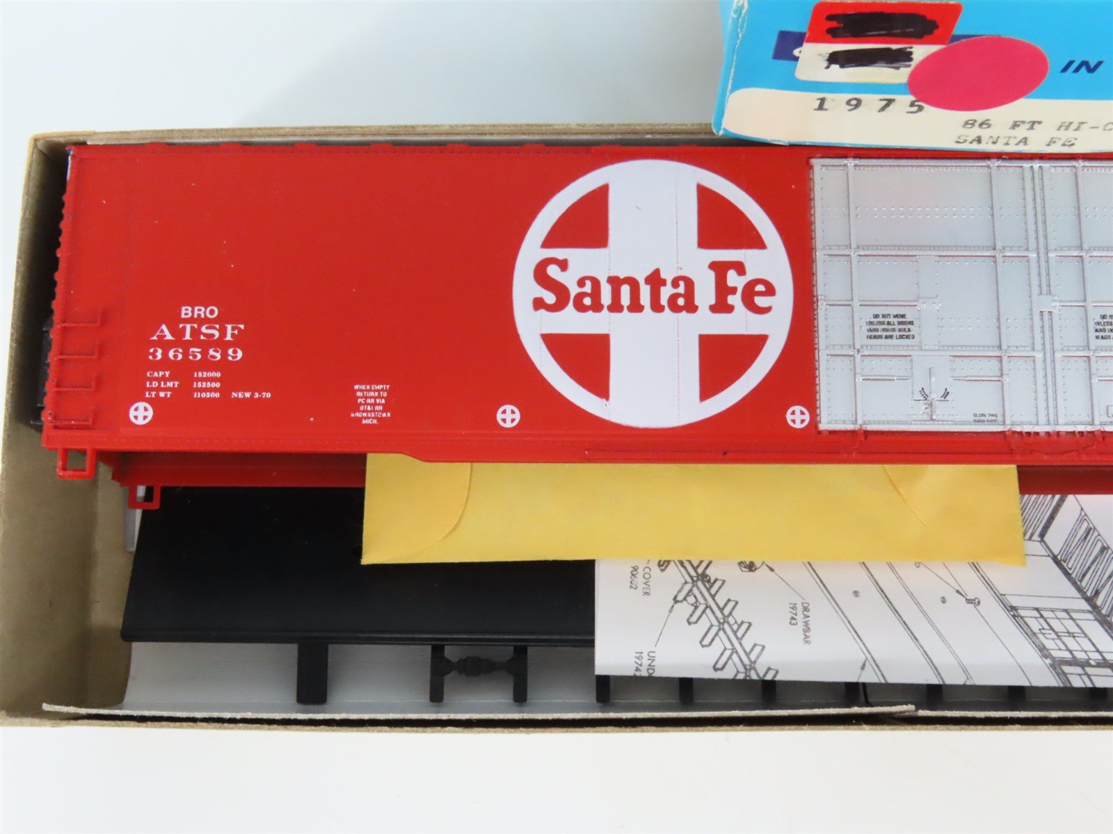 HO Scale Athearn Kit 1975 ATSF Santa Fe 86' Hi Cube Auto Parts Box Car #36589