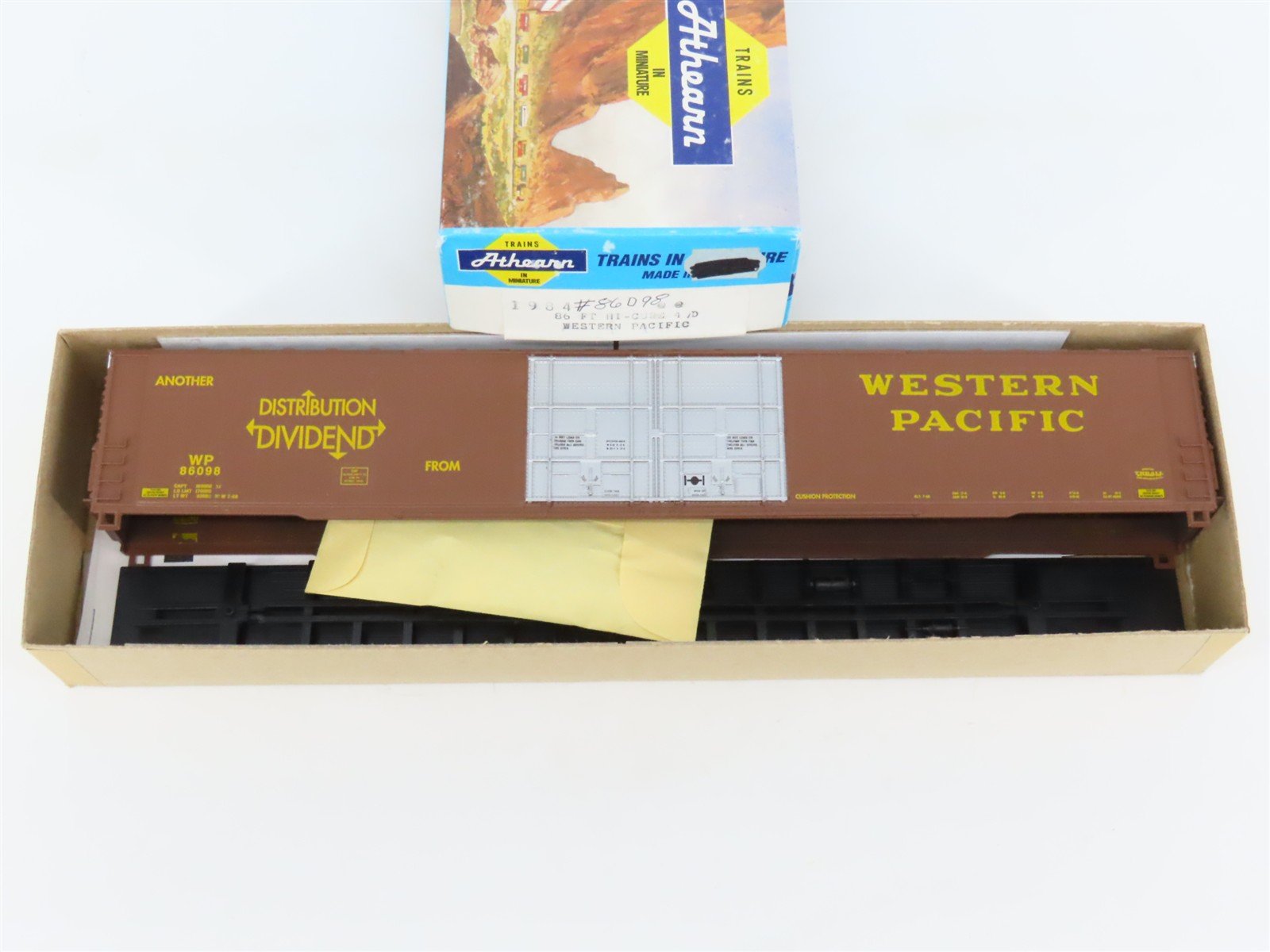 HO Scale Athearn Kit 1984 WP Western Pacific Railroad 86' Hi Cube Box Car #86098