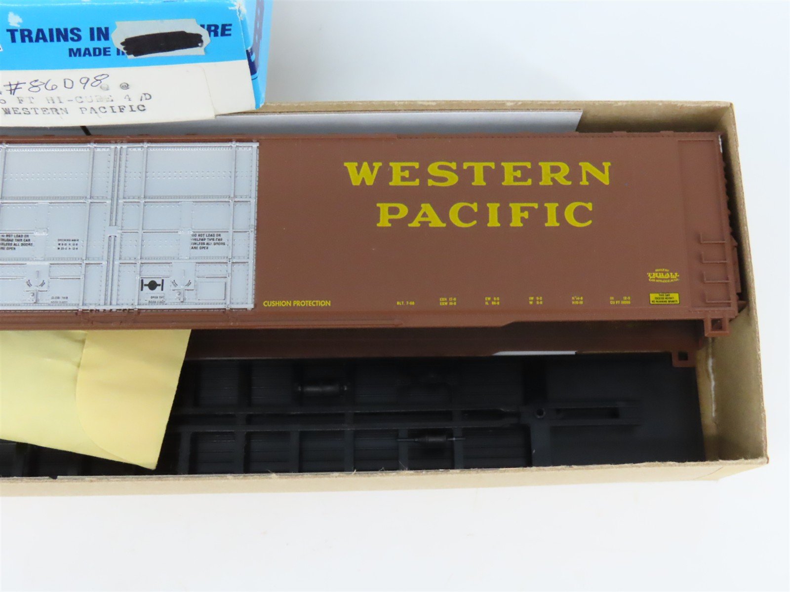 HO Scale Athearn Kit 1984 WP Western Pacific Railroad 86' Hi Cube Box Car #86098