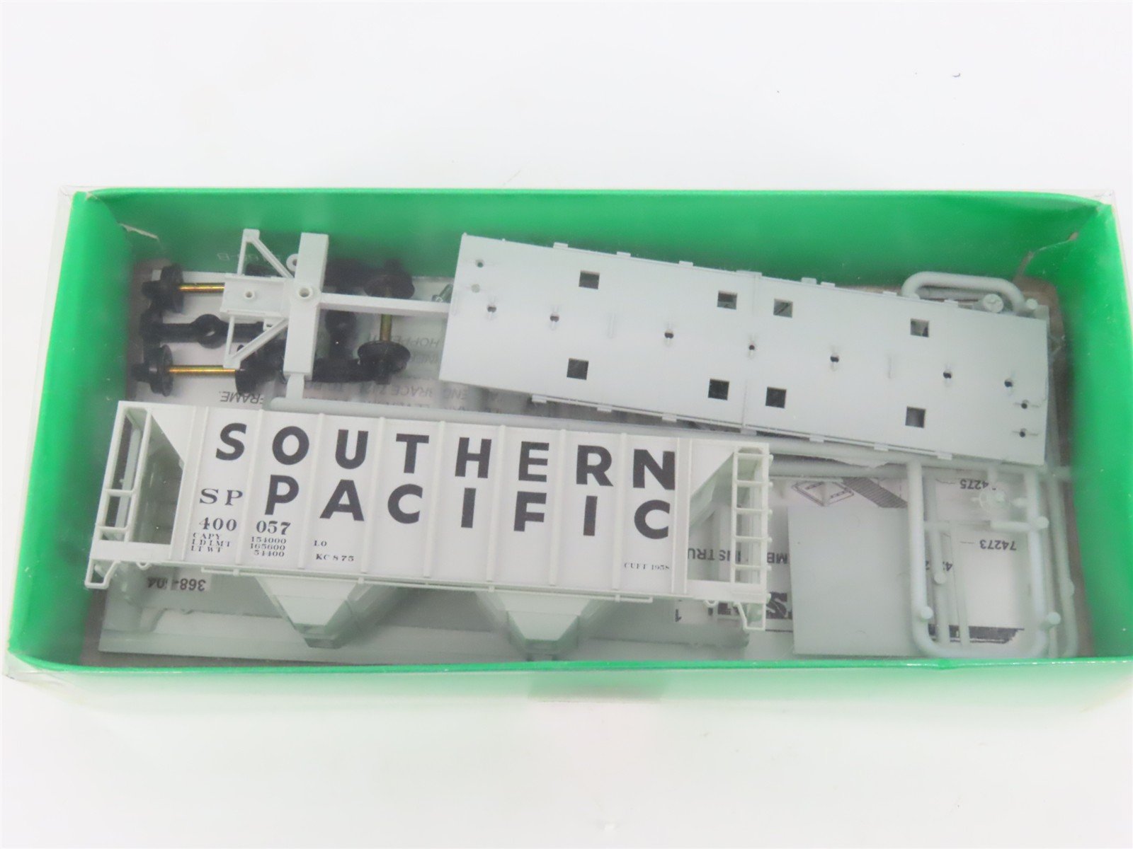 HO Bowser Kit 56136 SP Southern Pacific 2-Bay Covered Hopper #400057 - Sealed