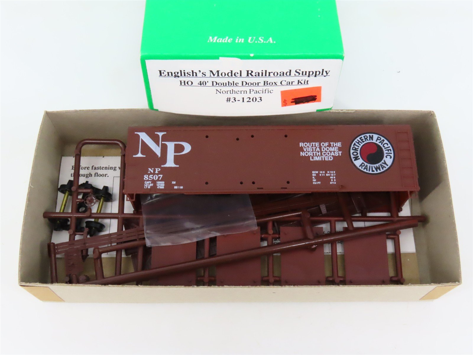 HO Scale Bowser English's Kit #3-1203 NP Northern Pacific 40' Box Car #8507