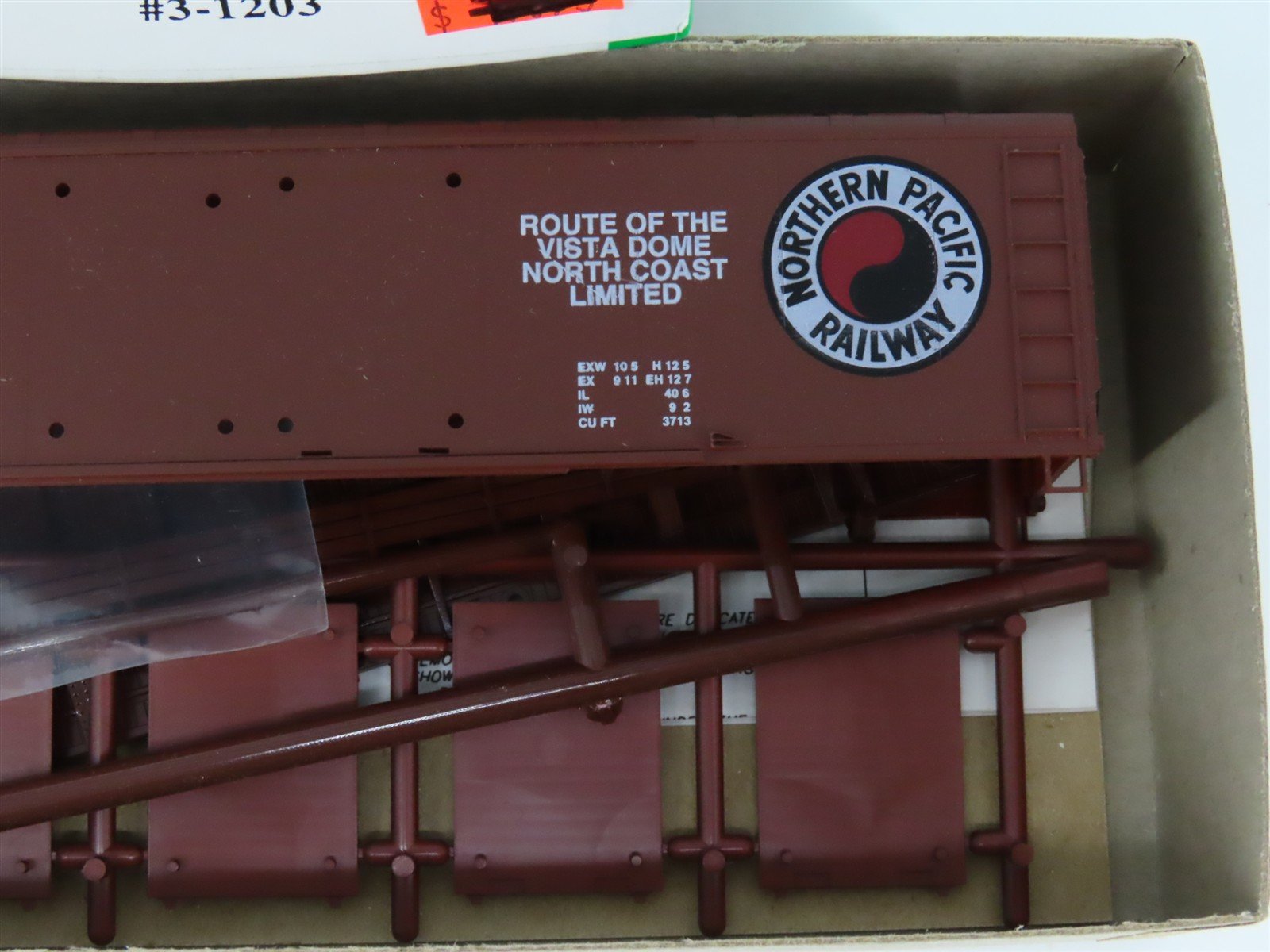 HO Scale Bowser English's Kit #3-1203 NP Northern Pacific 40' Box Car #8507