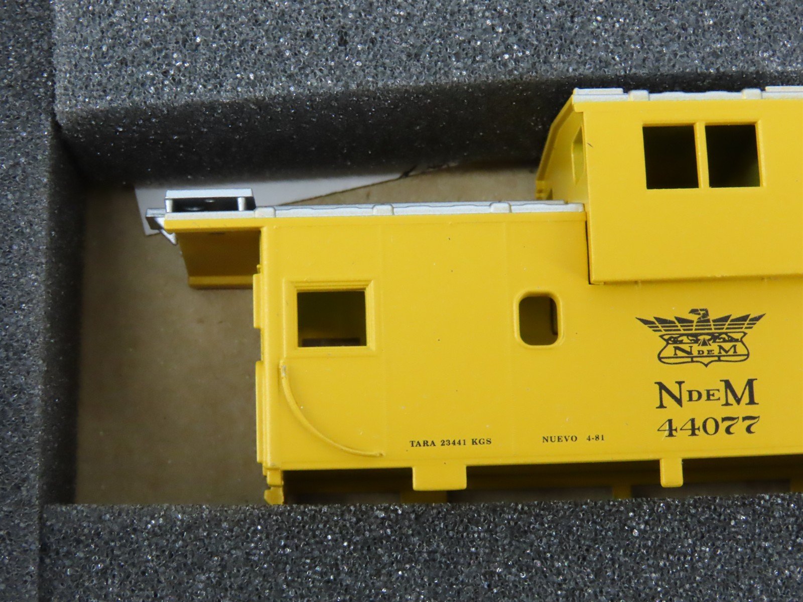 HO Scale Athearn Kit 2308 NdeM/FCP Mexican Bay Window Caboose 3-Pack