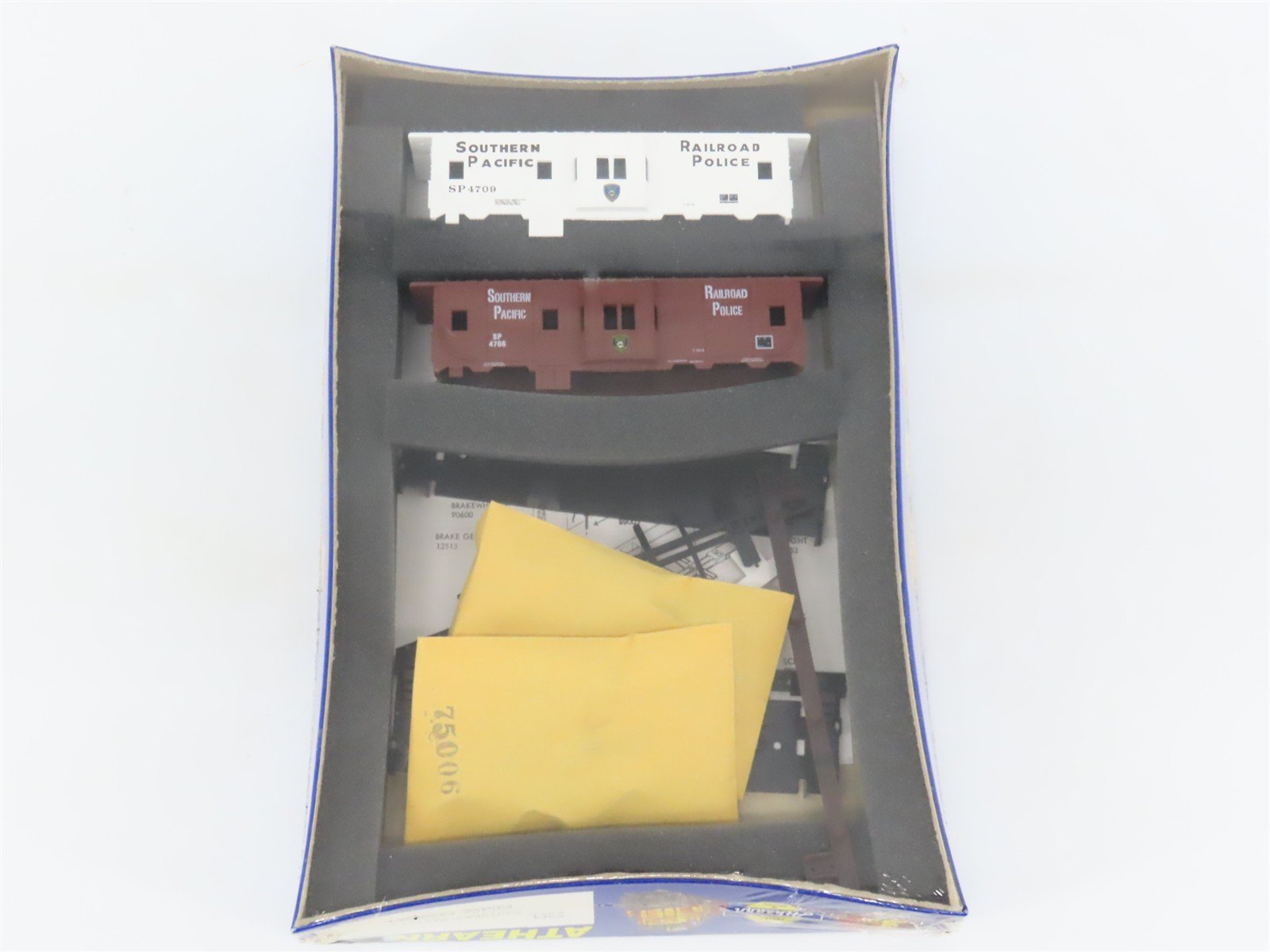 HO Athearn Kit 2301 SP Southern Pacific Railroad Police Caboose 2-Pack Sealed