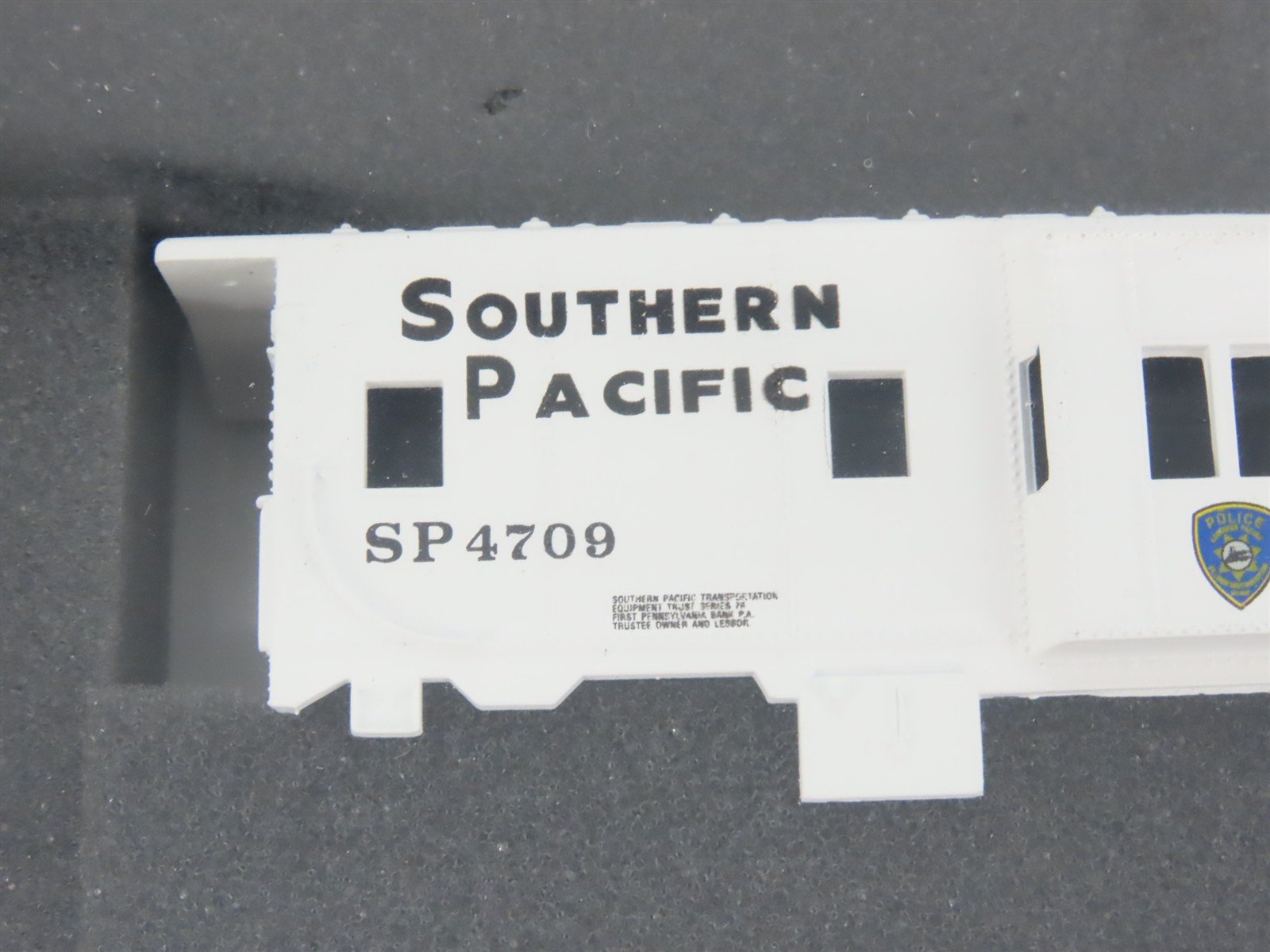 HO Athearn Kit 2301 SP Southern Pacific Railroad Police Caboose 2-Pack Sealed