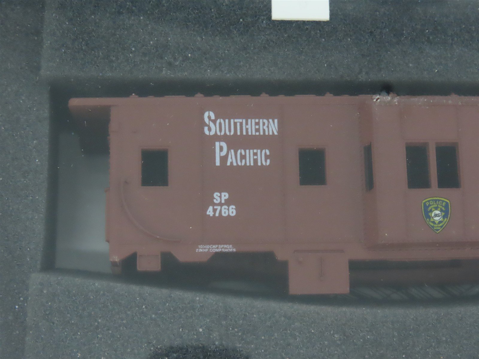 HO Athearn Kit 2301 SP Southern Pacific Railroad Police Caboose 2-Pack Sealed