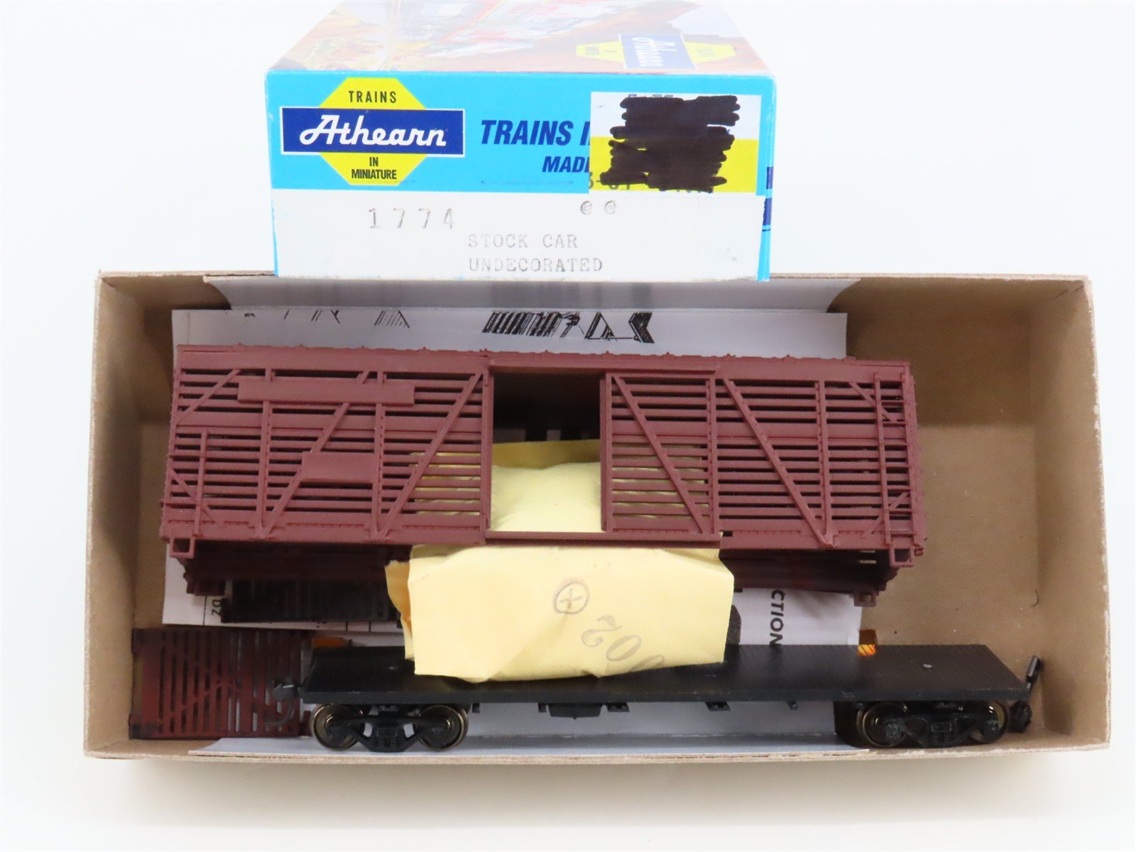 HO Scale Athearn Kit 1774 Undecorated Stock Car - Partially Assembled