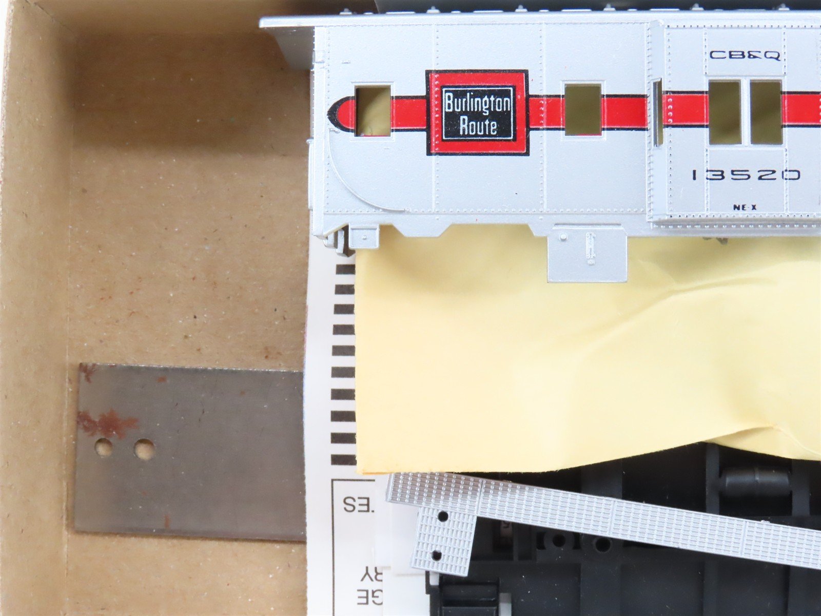 HO Scale Athearn Kit 1288 CB&Q Burlington Route Bay Window Caboose #13520