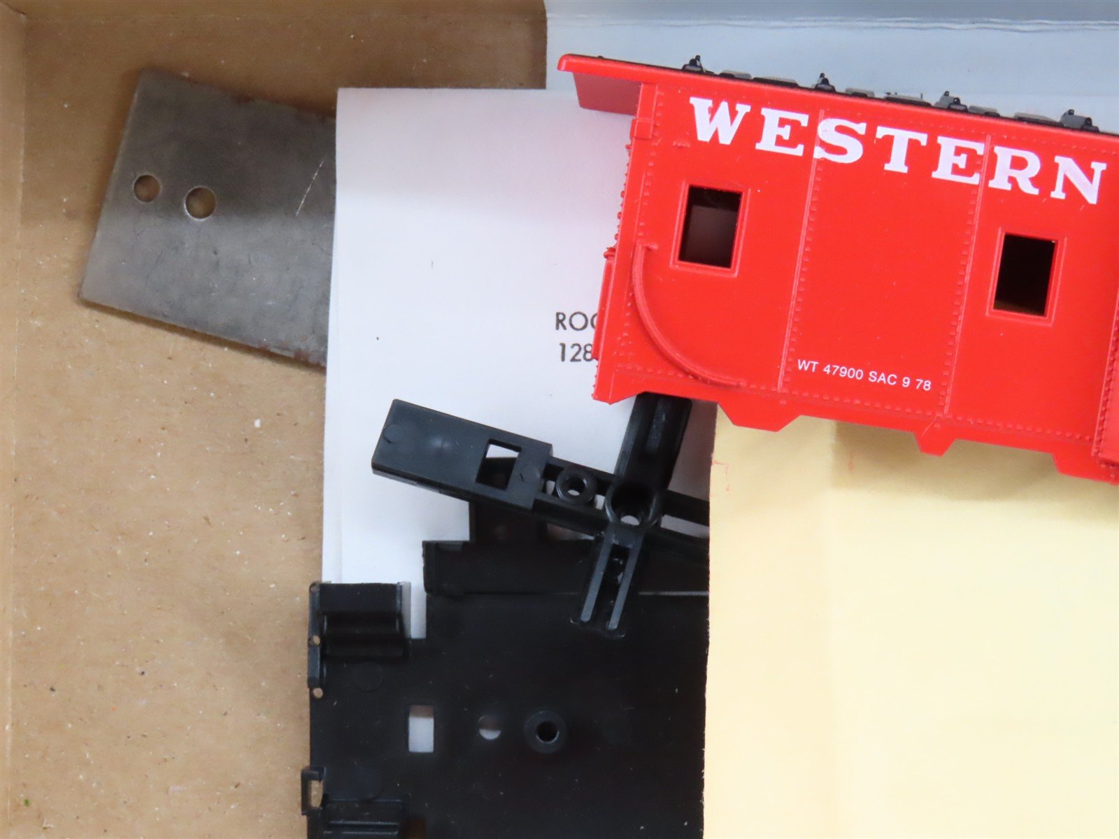 HO Scale Athearn Kit 1181 WP Western Pacific Railroad Bay Window Caboose #452