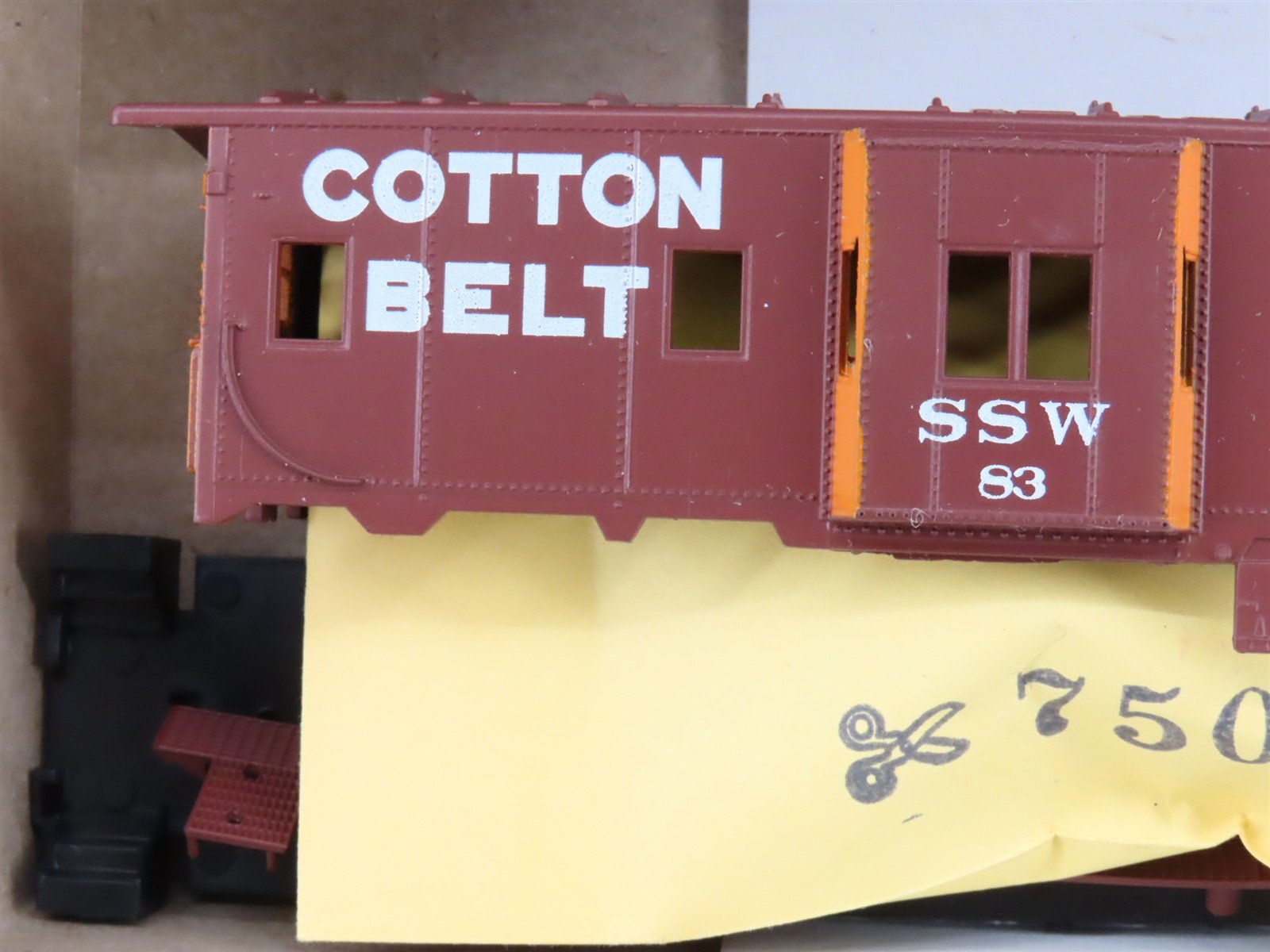 HO Scale Athearn Kit 1167 SSW Cotton Belt Route Bay Window Caboose #83