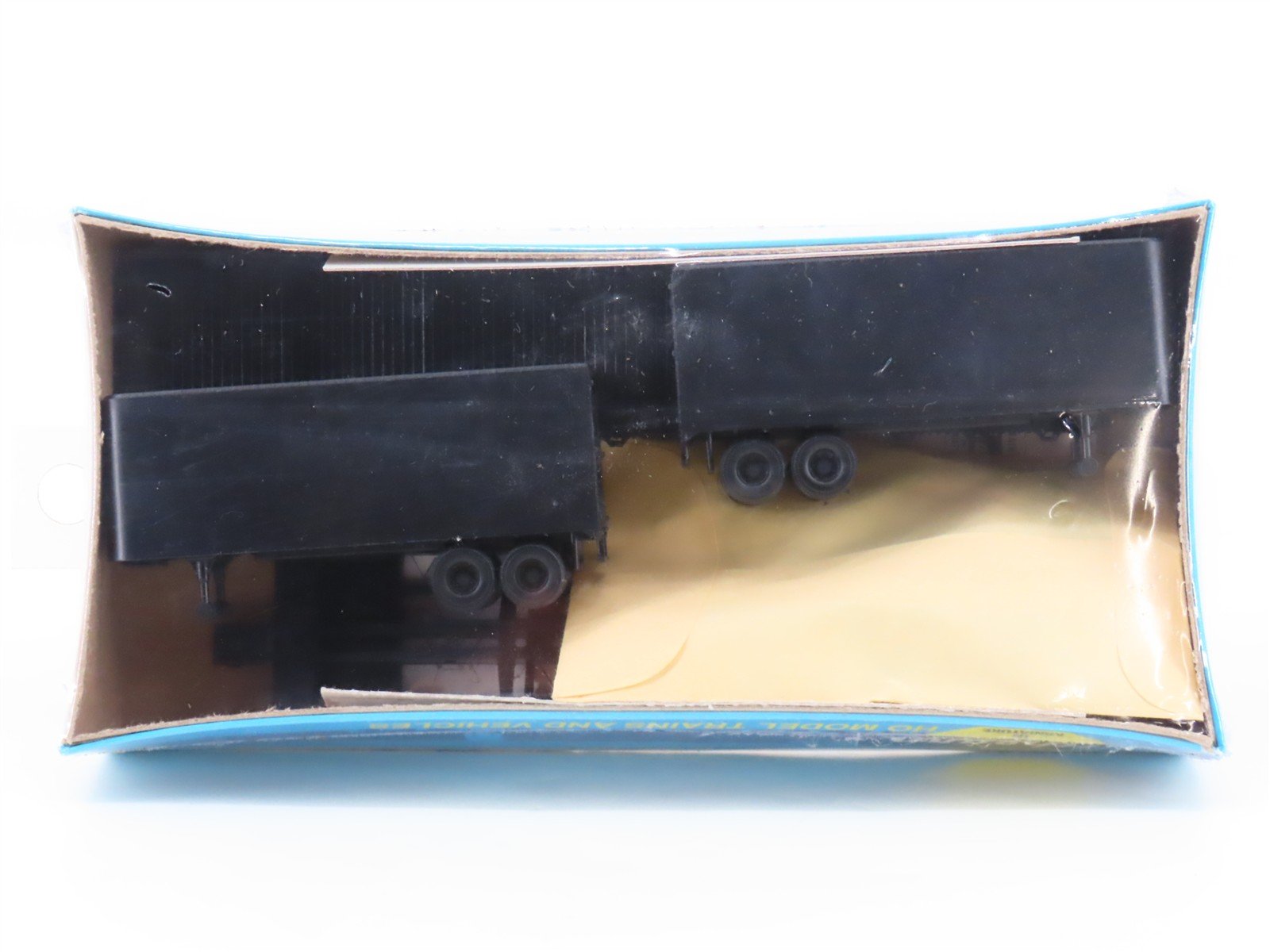 HO Scale Athearn Kit 1411 Undecorated 50' Flat Car w/ 2 Vans - Sealed