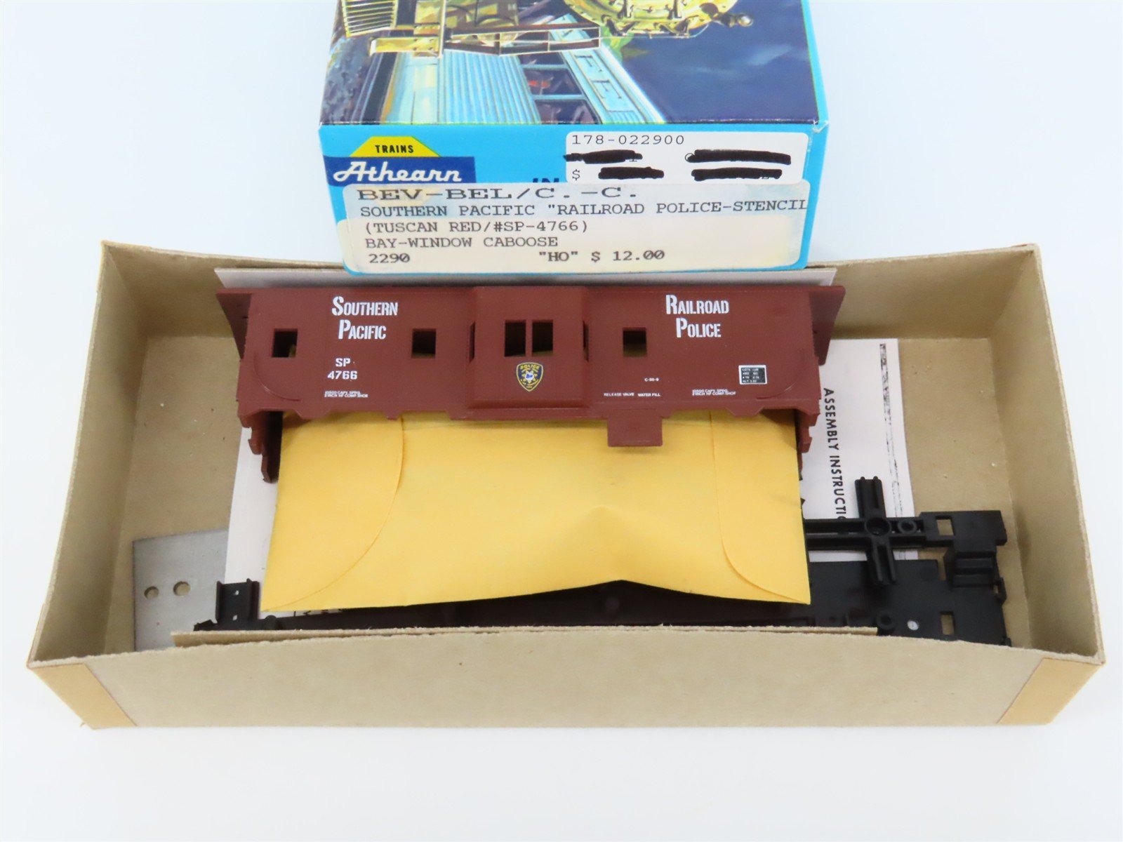 HO Scale Athearn Kit 2290 SP Southern Pacific Railroad Police Caboose #4766