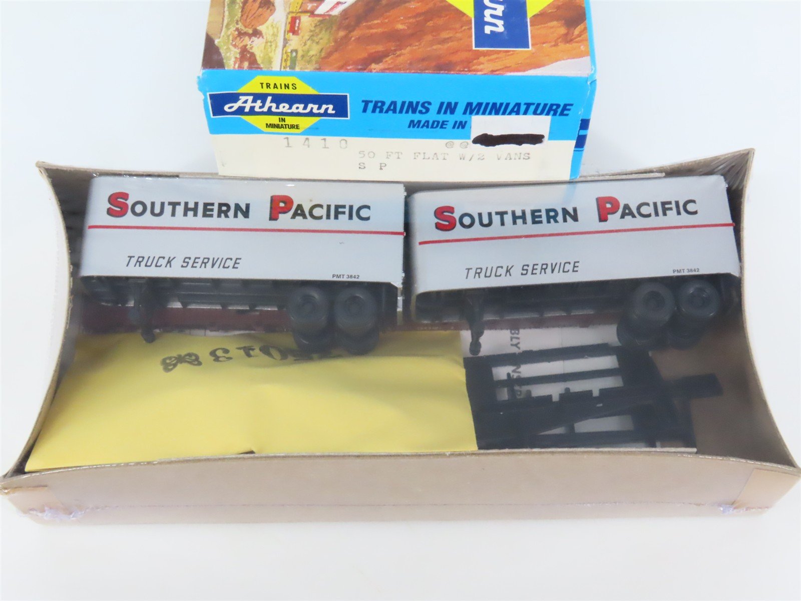 HO Athearn Kit 1410 SP Southern Pacific 50' Flat Car #30263 w/ 2 Vans - Sealed