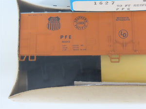 HO Scale Athearn Kit 1627 PFE Pacific Fruit Express 50' Reefer #302212 - Sealed