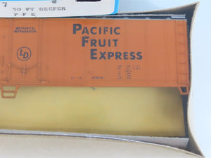 HO Scale Athearn Kit 1627 PFE Pacific Fruit Express 50' Reefer #302212 - Sealed