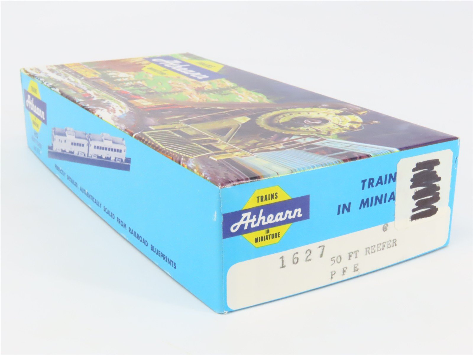 HO Scale Athearn Kit 1627 PFE Pacific Fruit Express 50' Reefer #302212 - Sealed