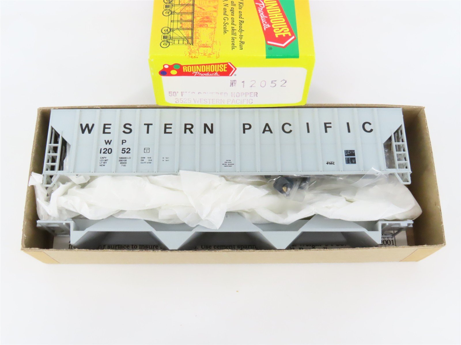 HO Scale Roundhouse Kit 3525 WP Western Pacific 50' 3-Bay Covered Hopper #12052